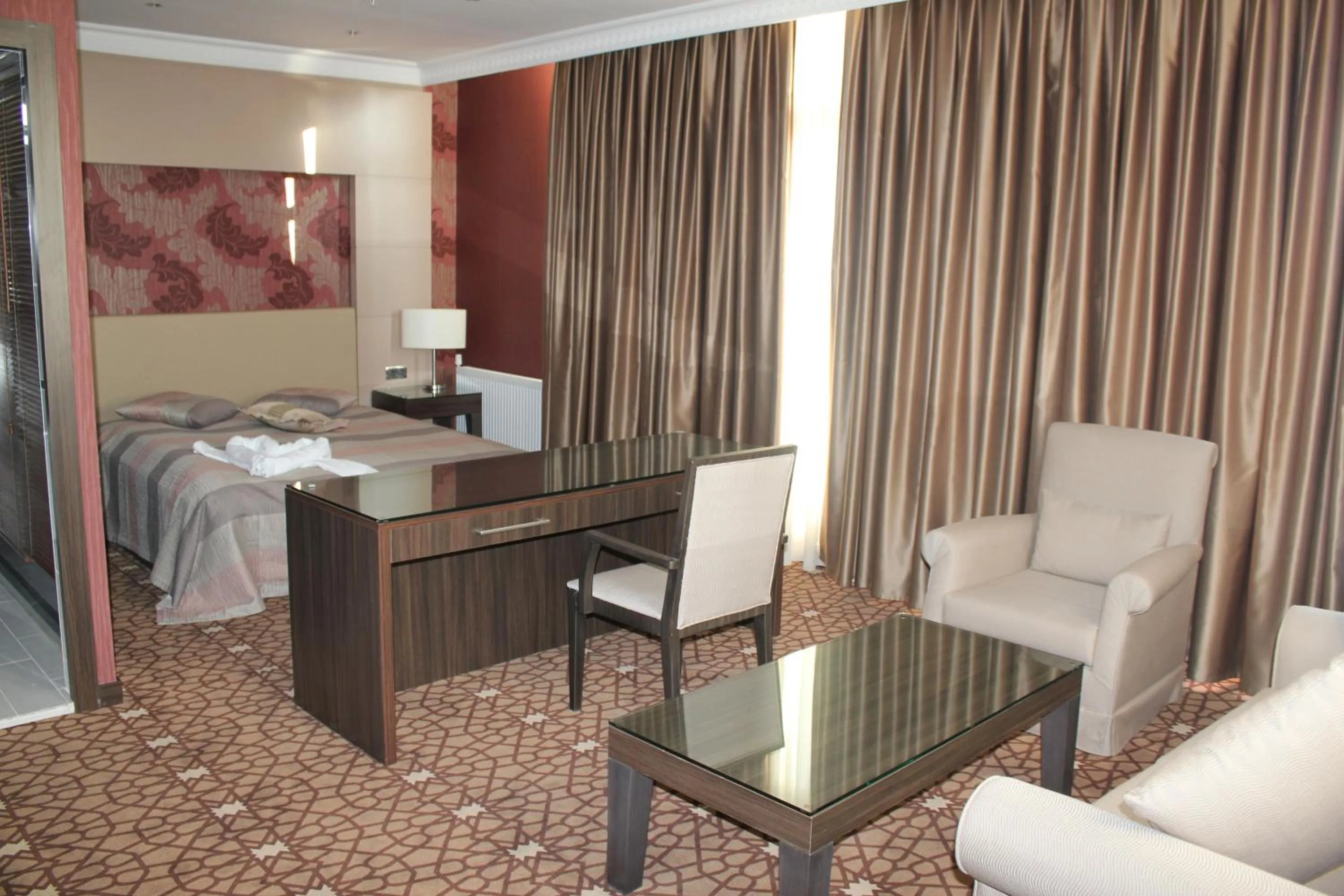 Shower, Bed in Prens Hotel