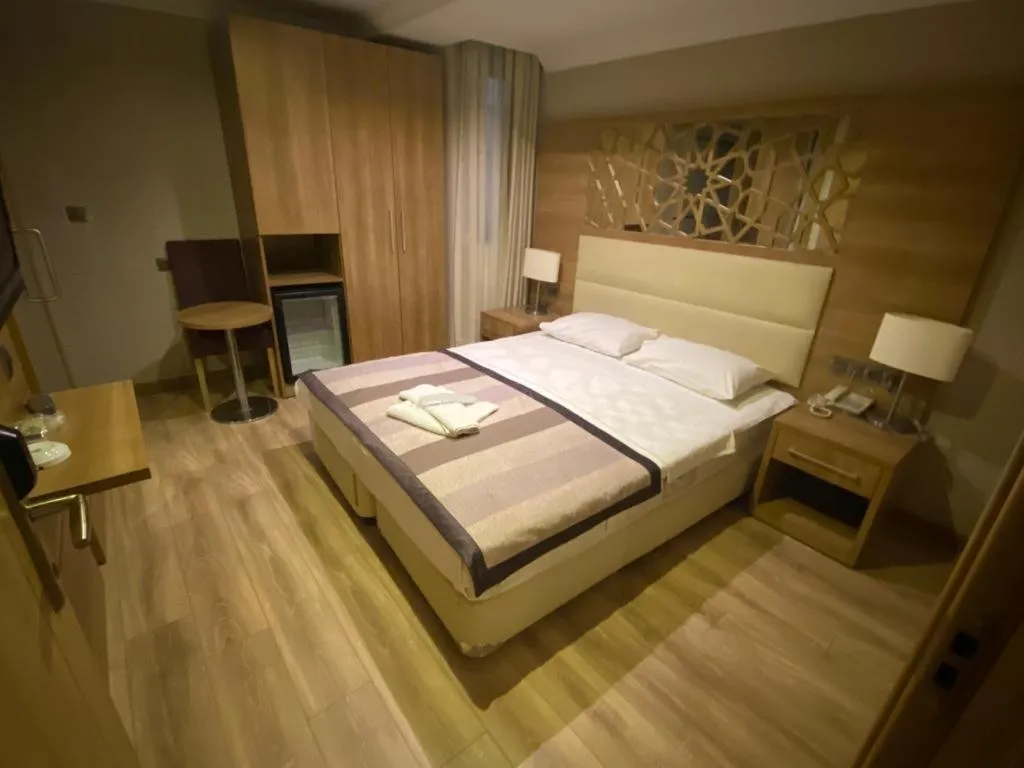 Photo of the whole room, Bed in Prens Hotel