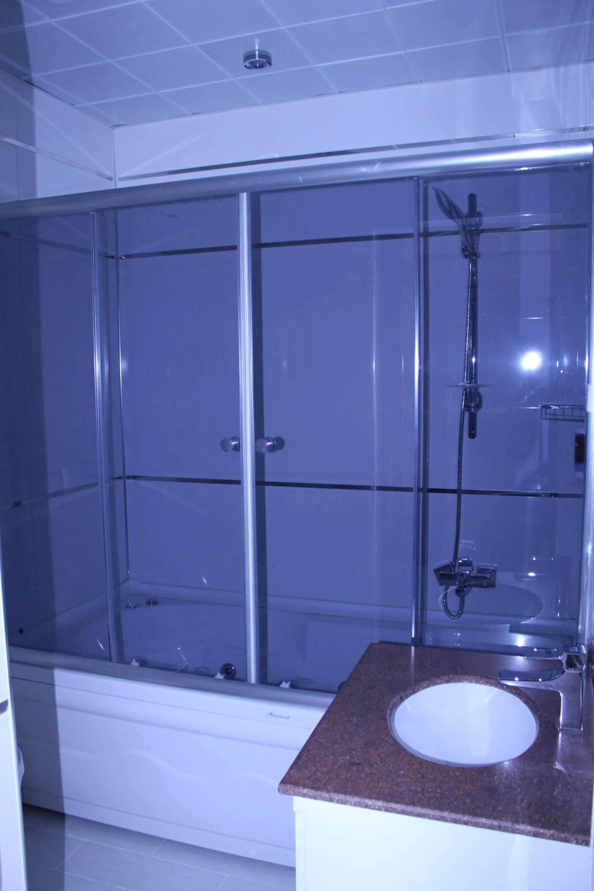 Bathroom in Prens Hotel