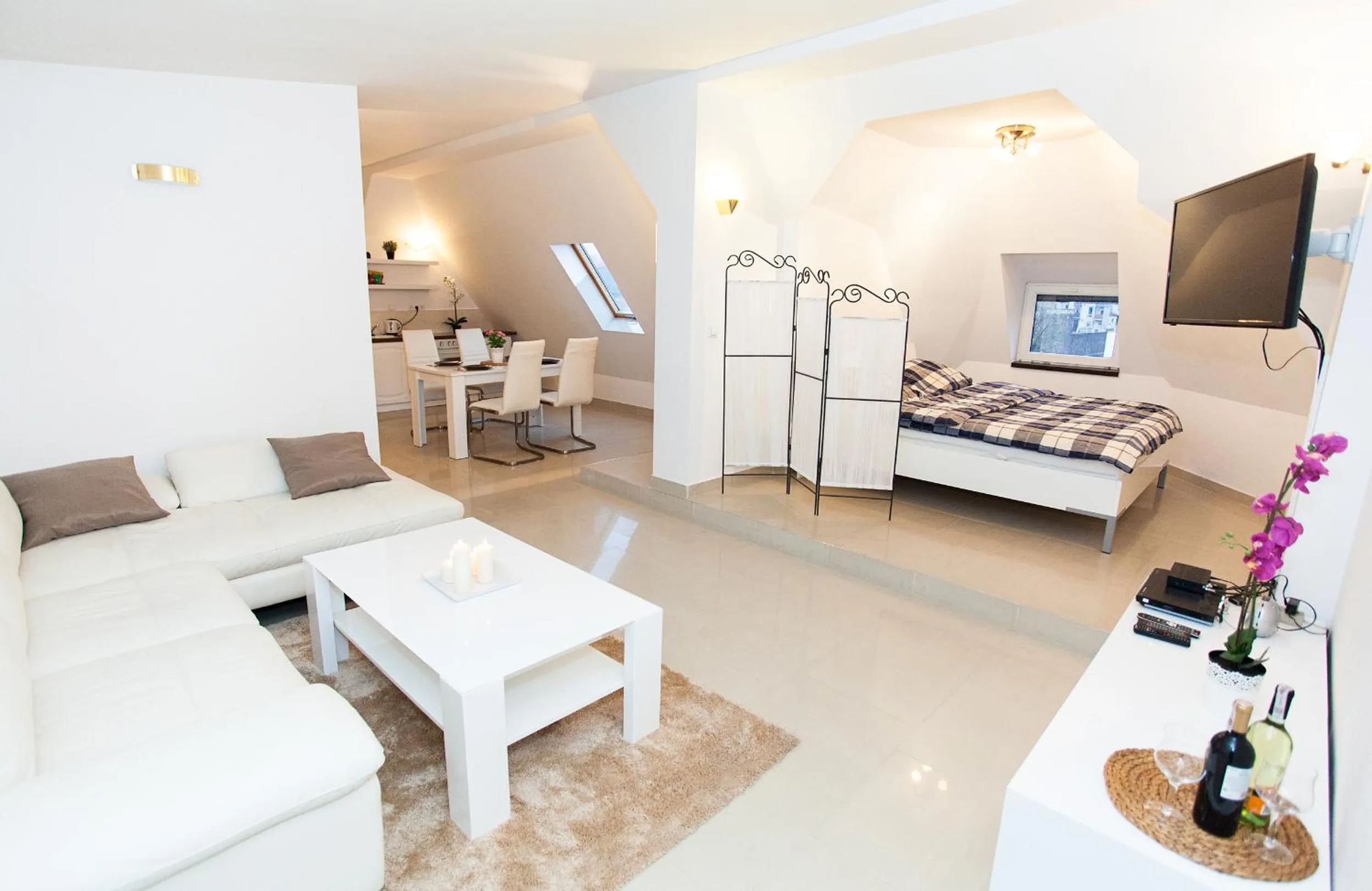 Kitchen or kitchenette, Bed in Studio Apartament Centrum Katowice