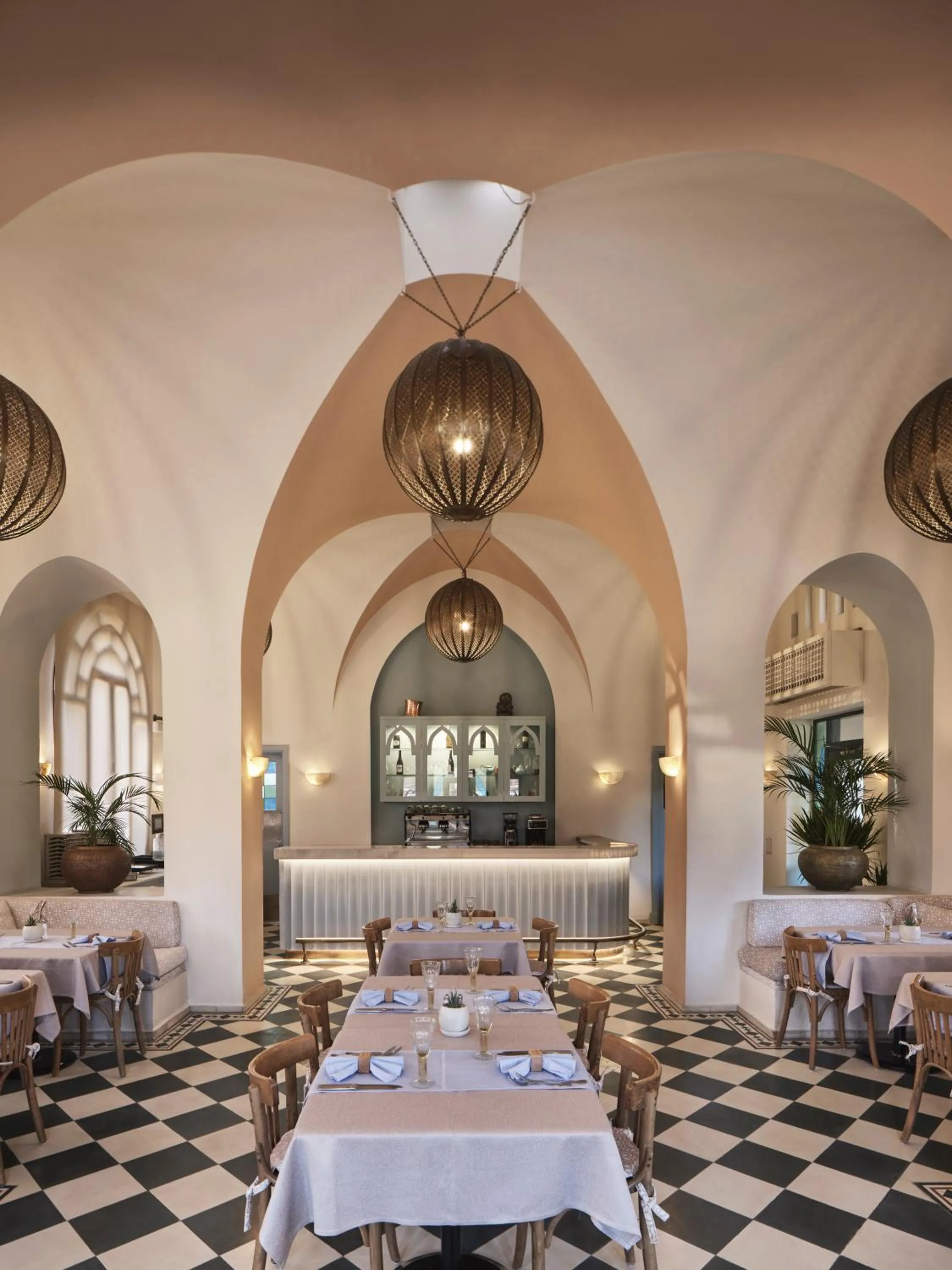 Restaurant/places to eat in Ali Pasha Hotel