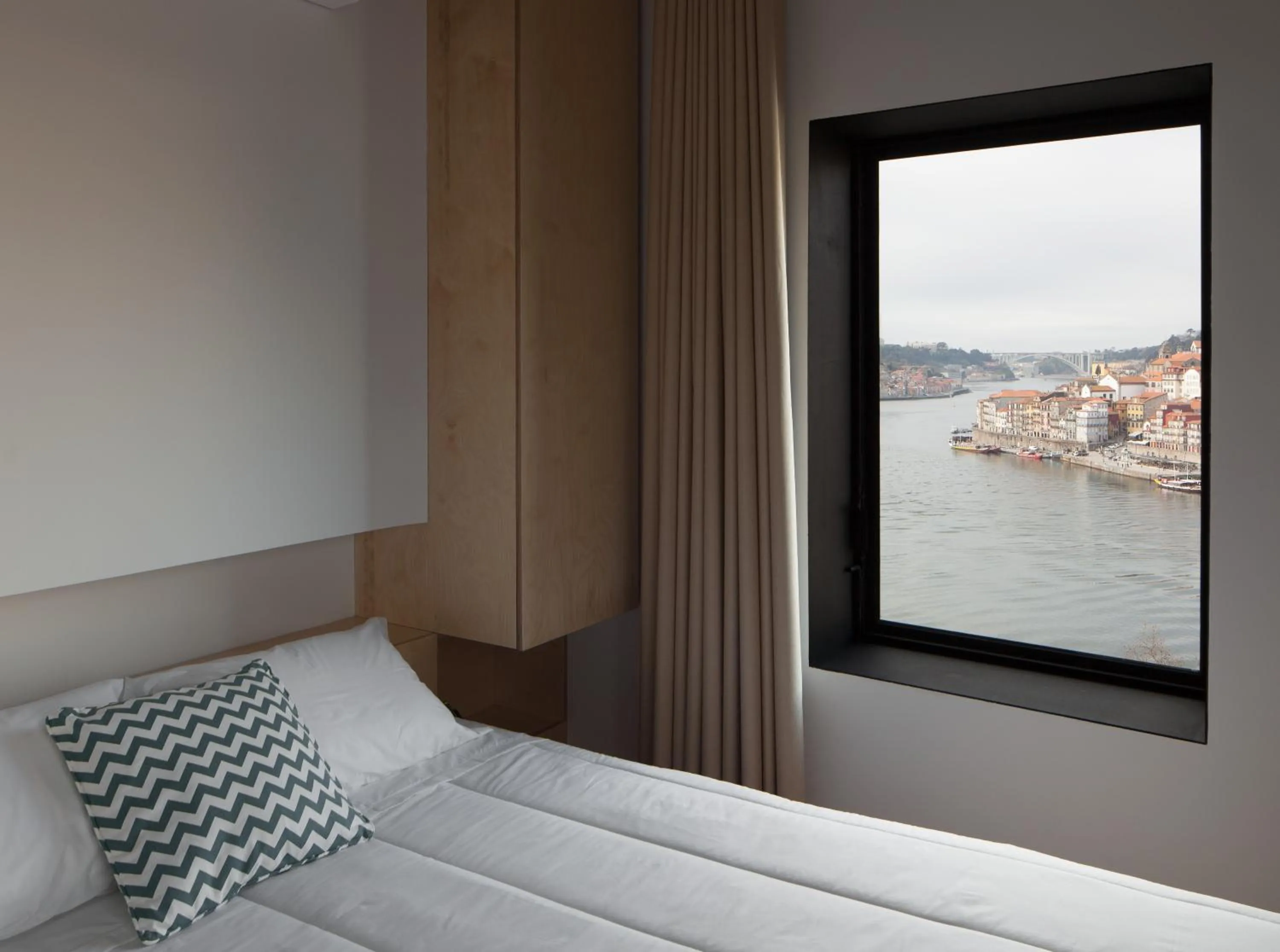 River view, Bed in Oh! Porto Apartments