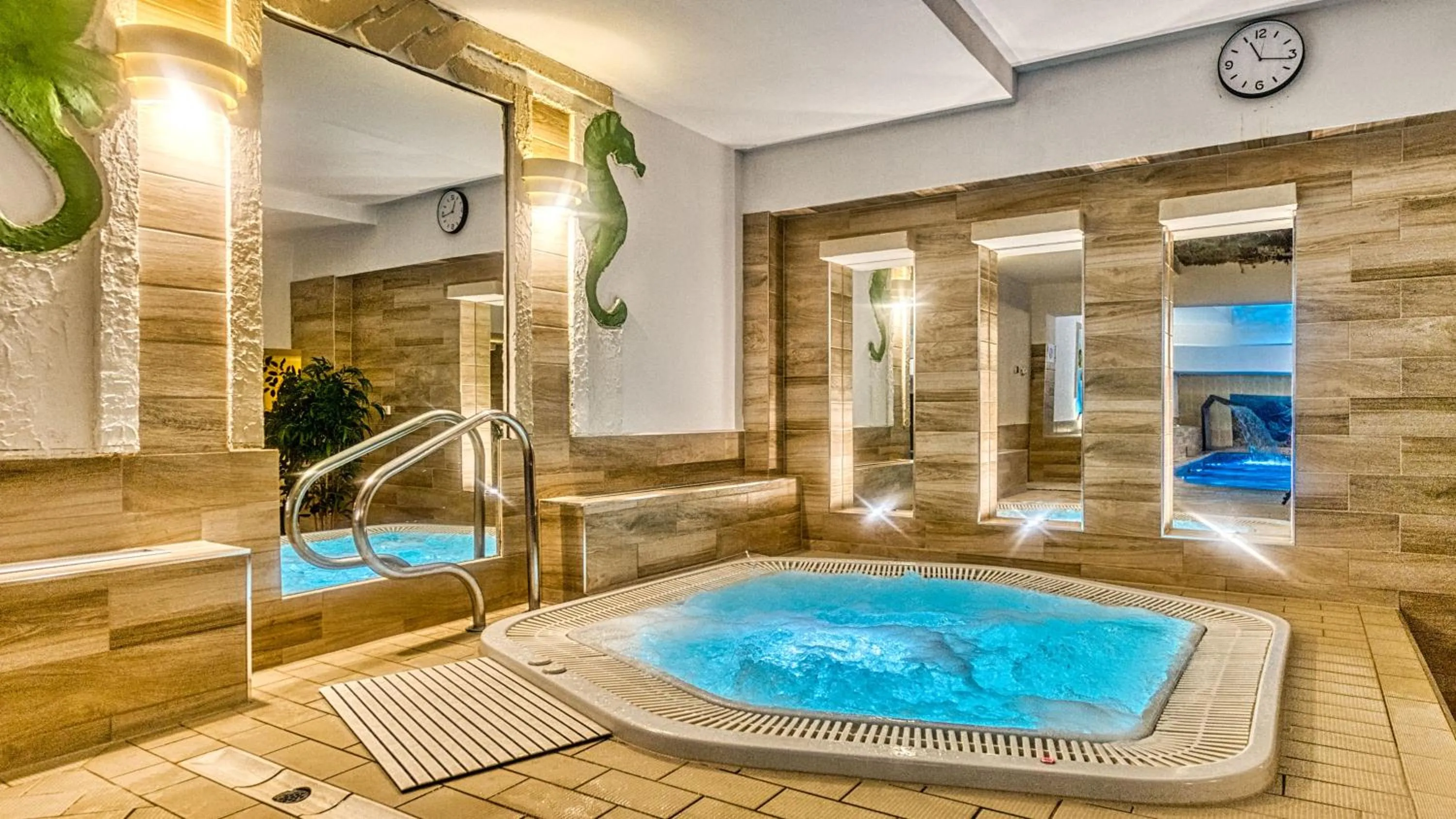 Hot Tub in St Lukas Medical & SPA