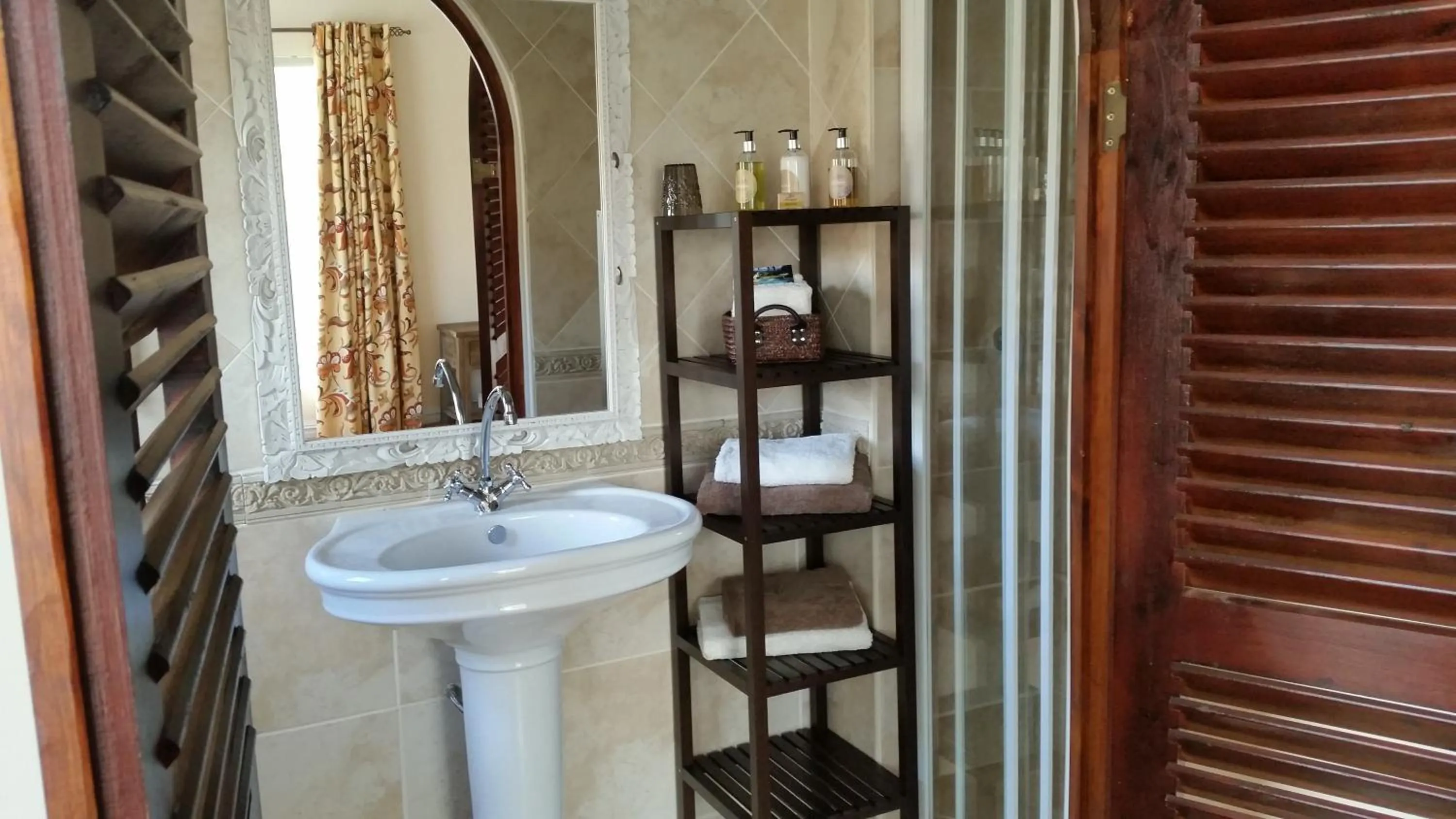 Bathroom in African Tulip Guesthouse