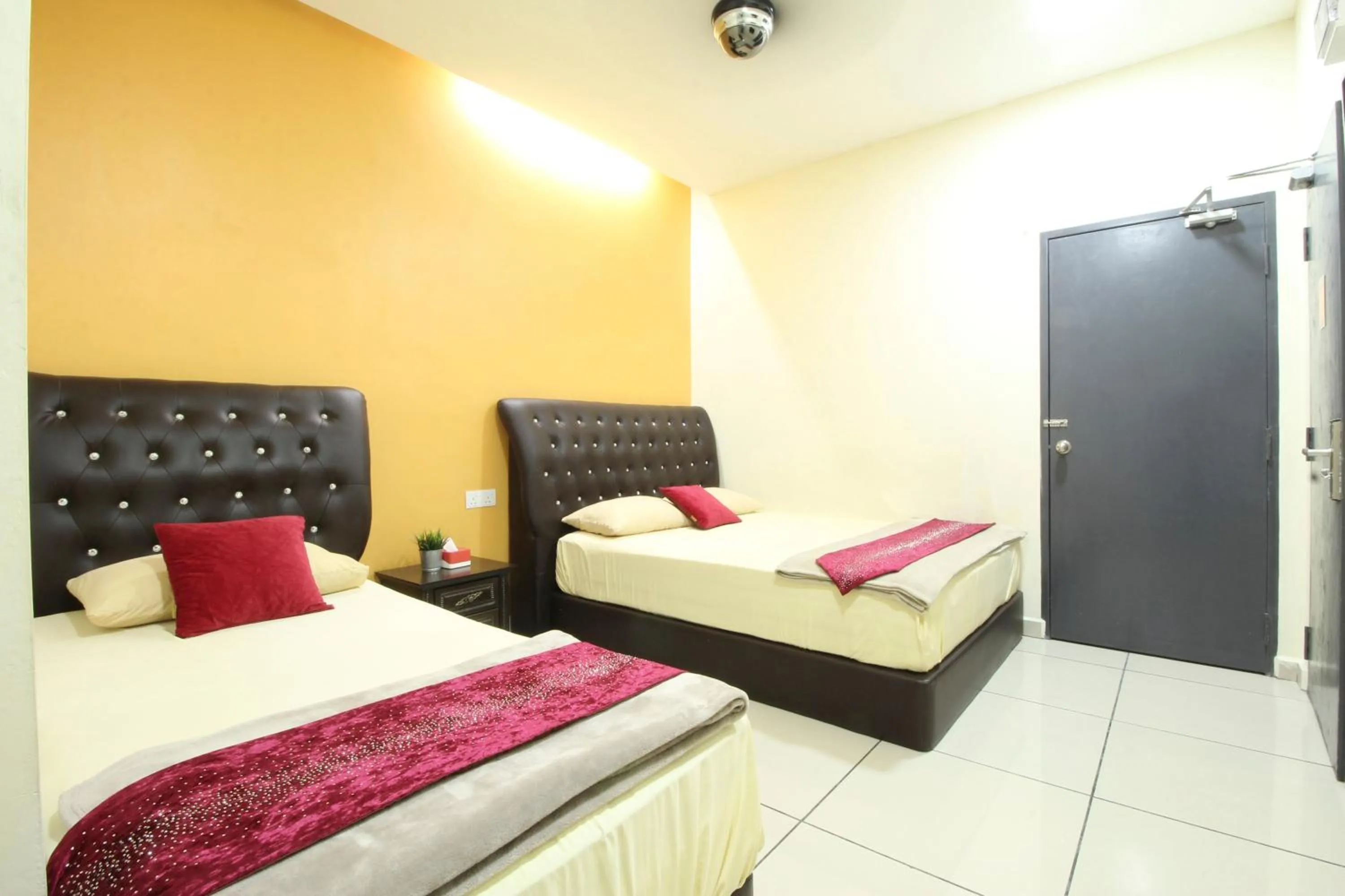 Photo of the whole room, Bed in Mimilala Hotel @ i-City, Shah Alam