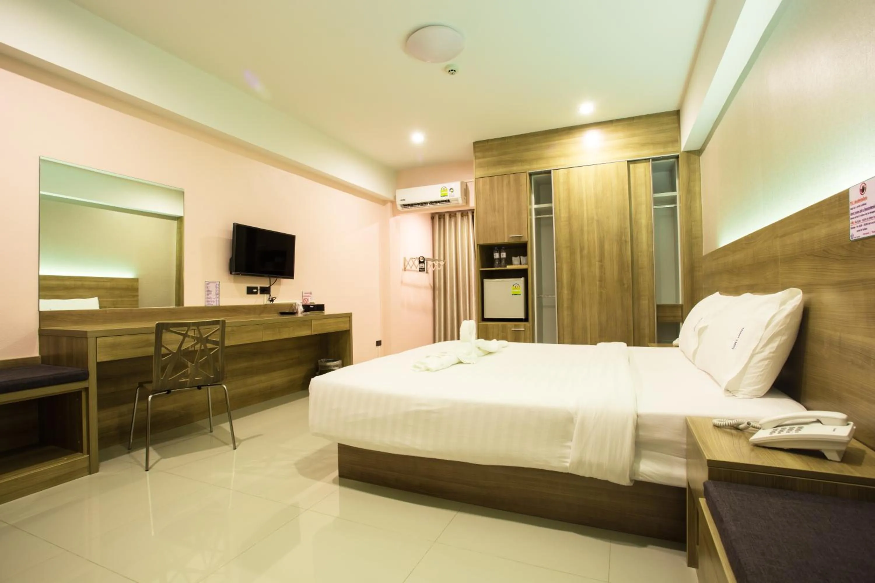 Property building, Bed in Unity Hotel