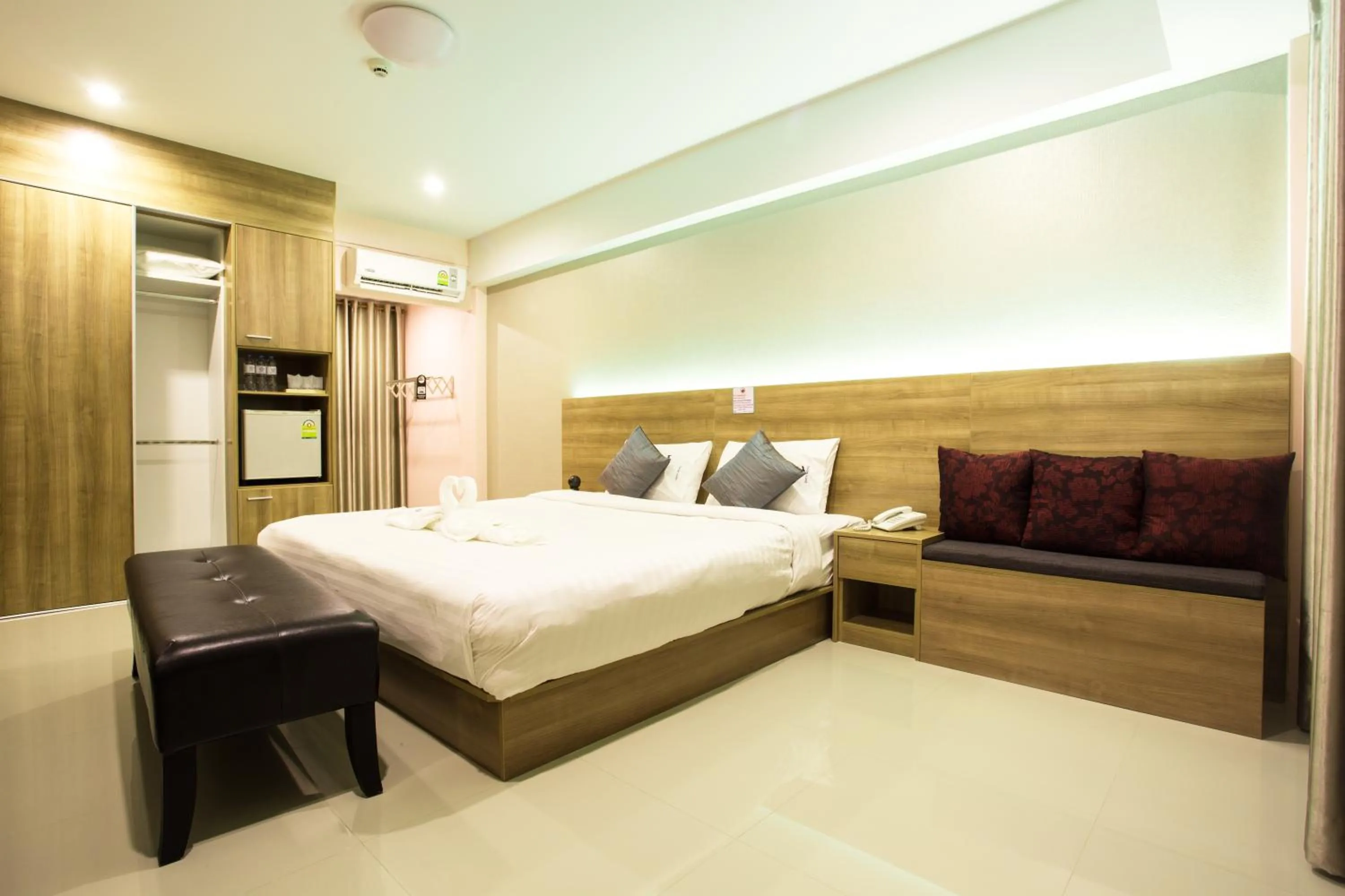 Property building, Bed in Unity Hotel