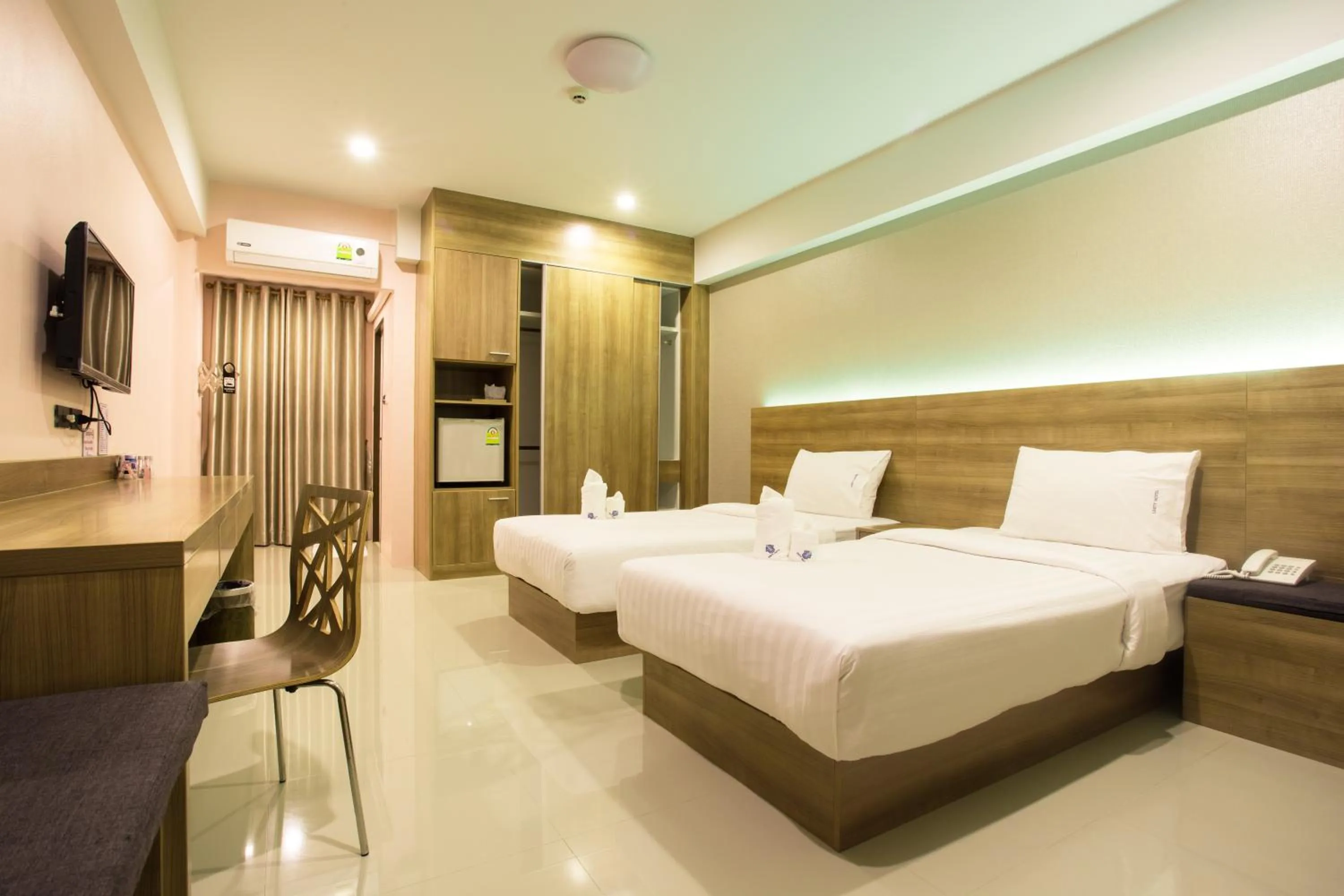Property building, Bed in Unity Hotel