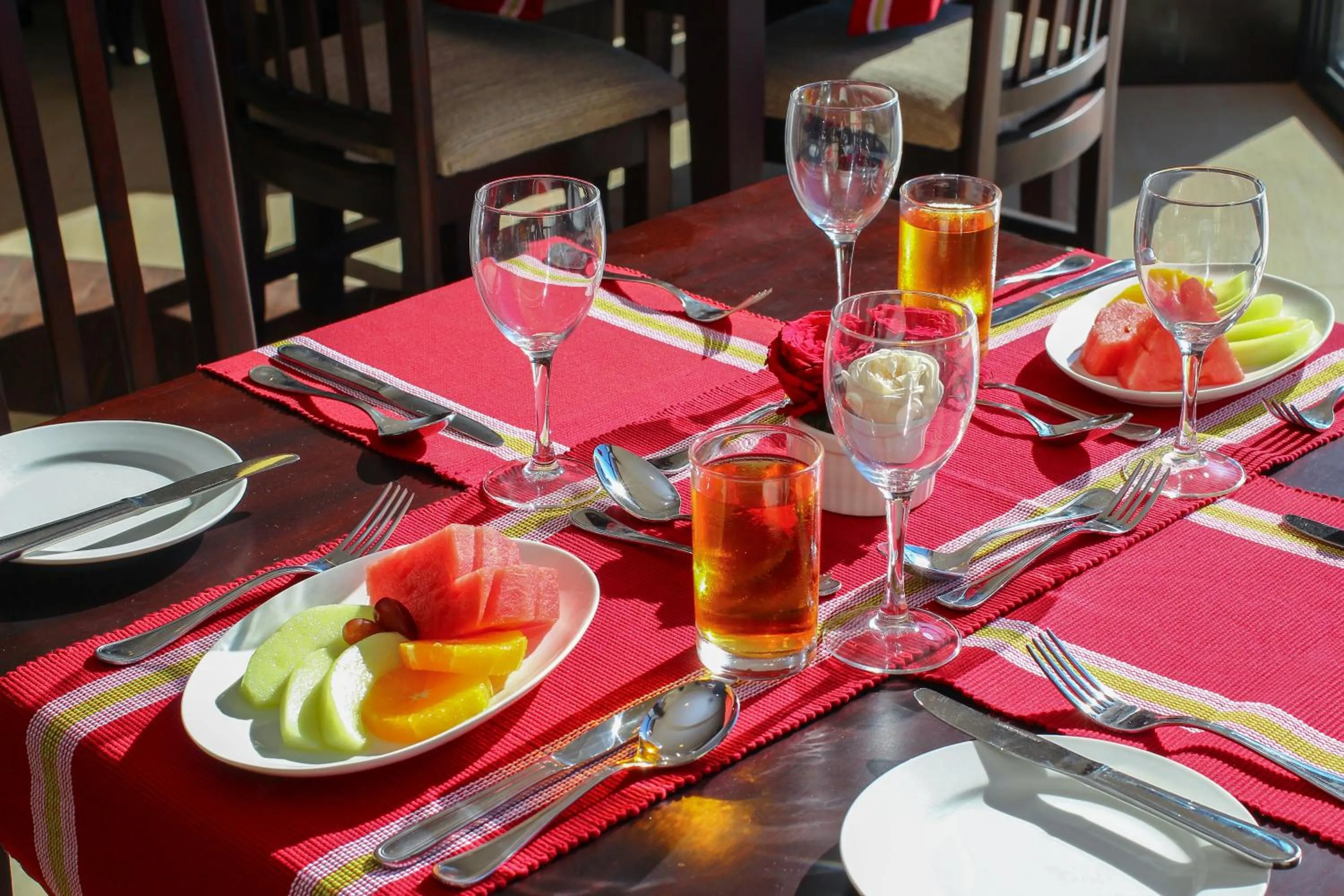 Restaurant/places to eat in Vittoria Suites