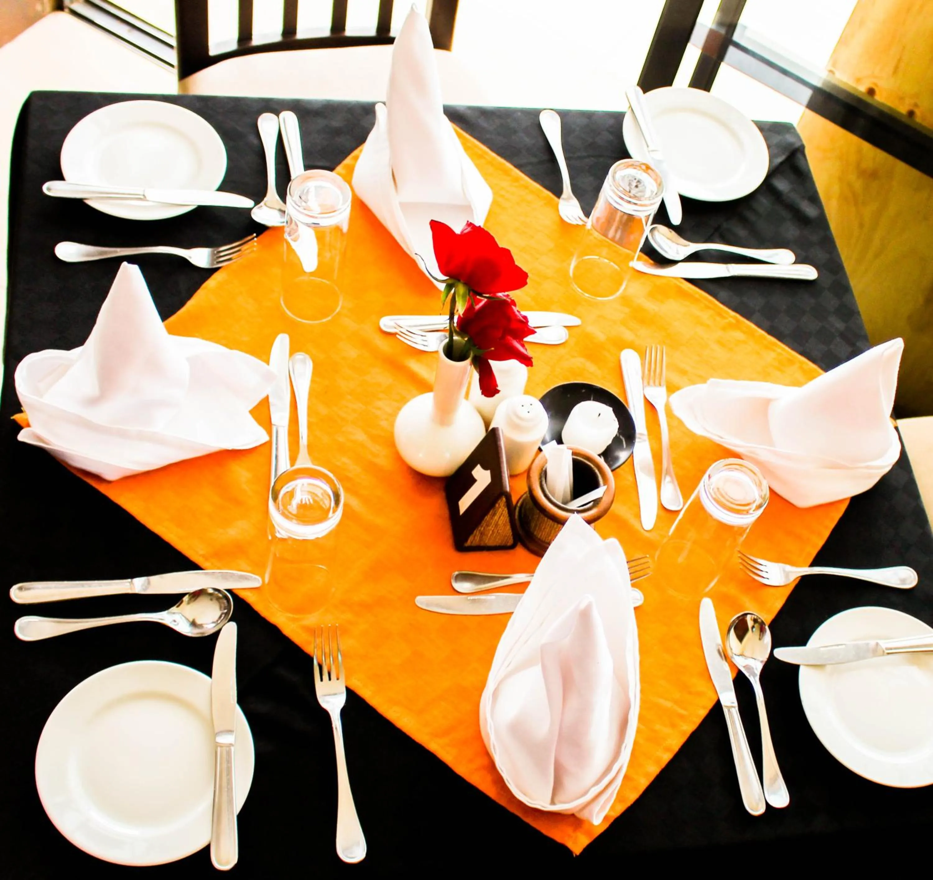 Restaurant/places to eat in Vittoria Suites