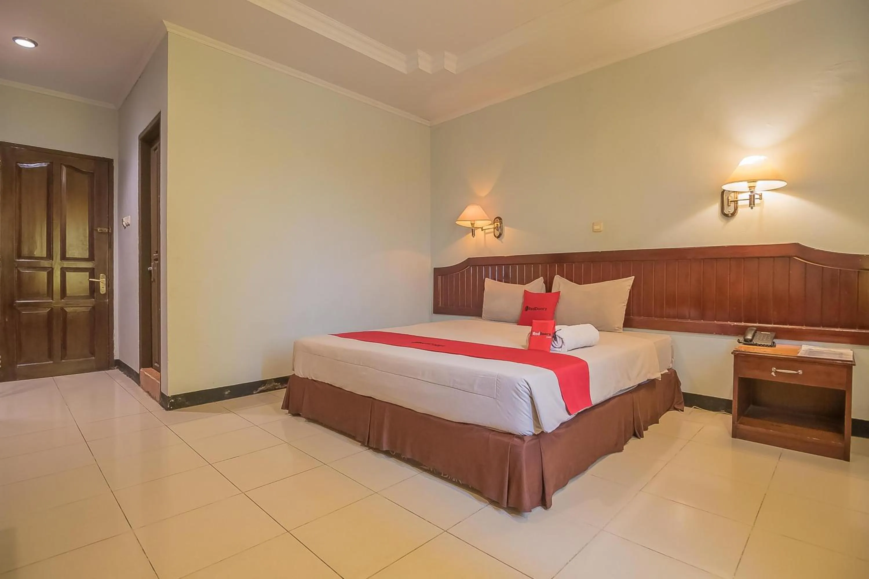 Bed in RedDoorz Syariah at Grand Taufiq Tarakan