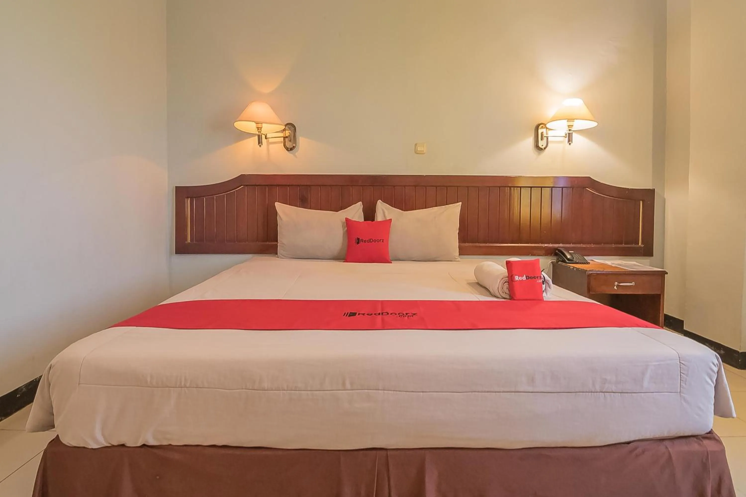 Bed in RedDoorz Syariah at Grand Taufiq Tarakan