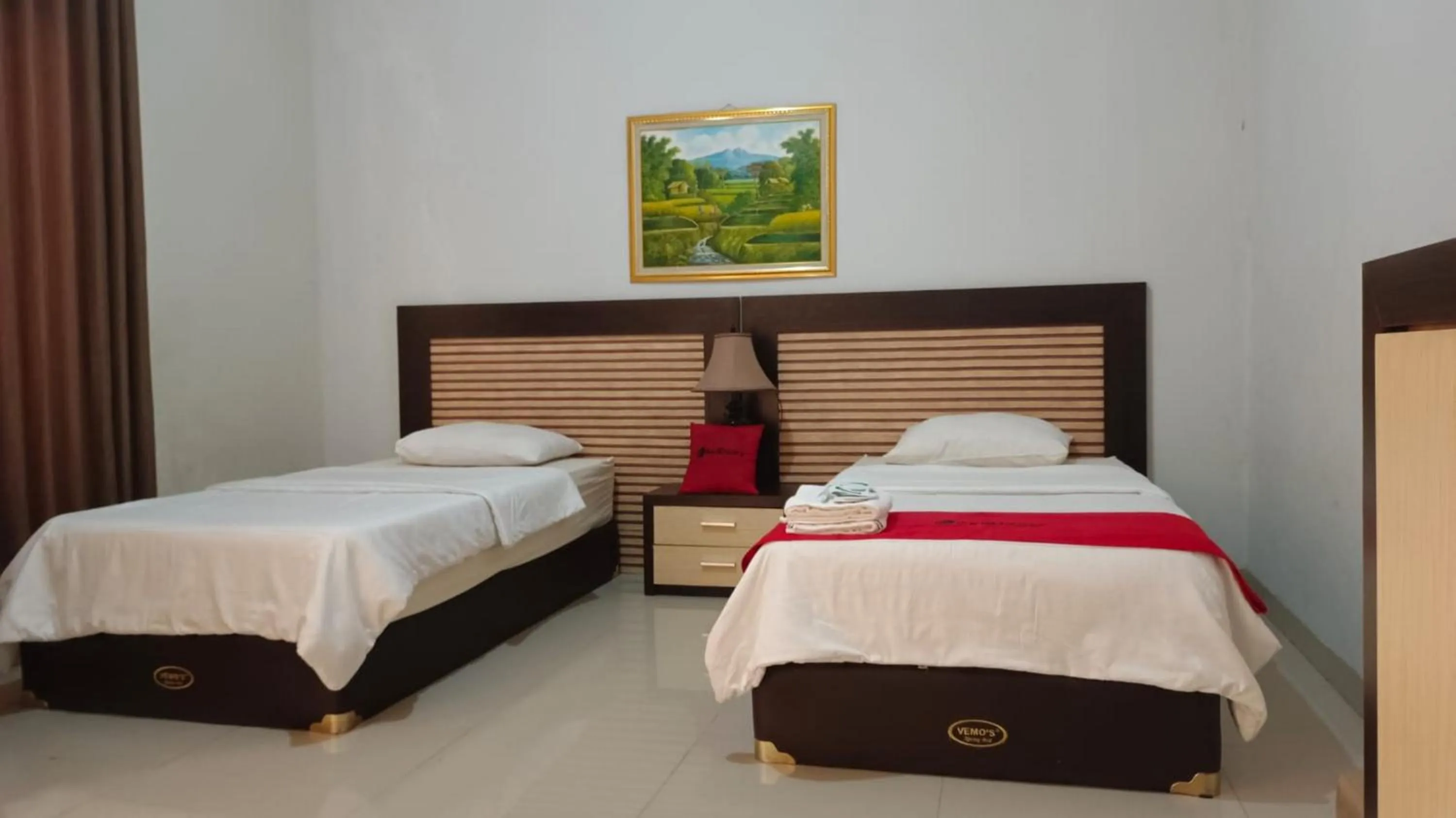Bedroom, Bed in RedDoorz Syariah at Grand Taufiq Tarakan