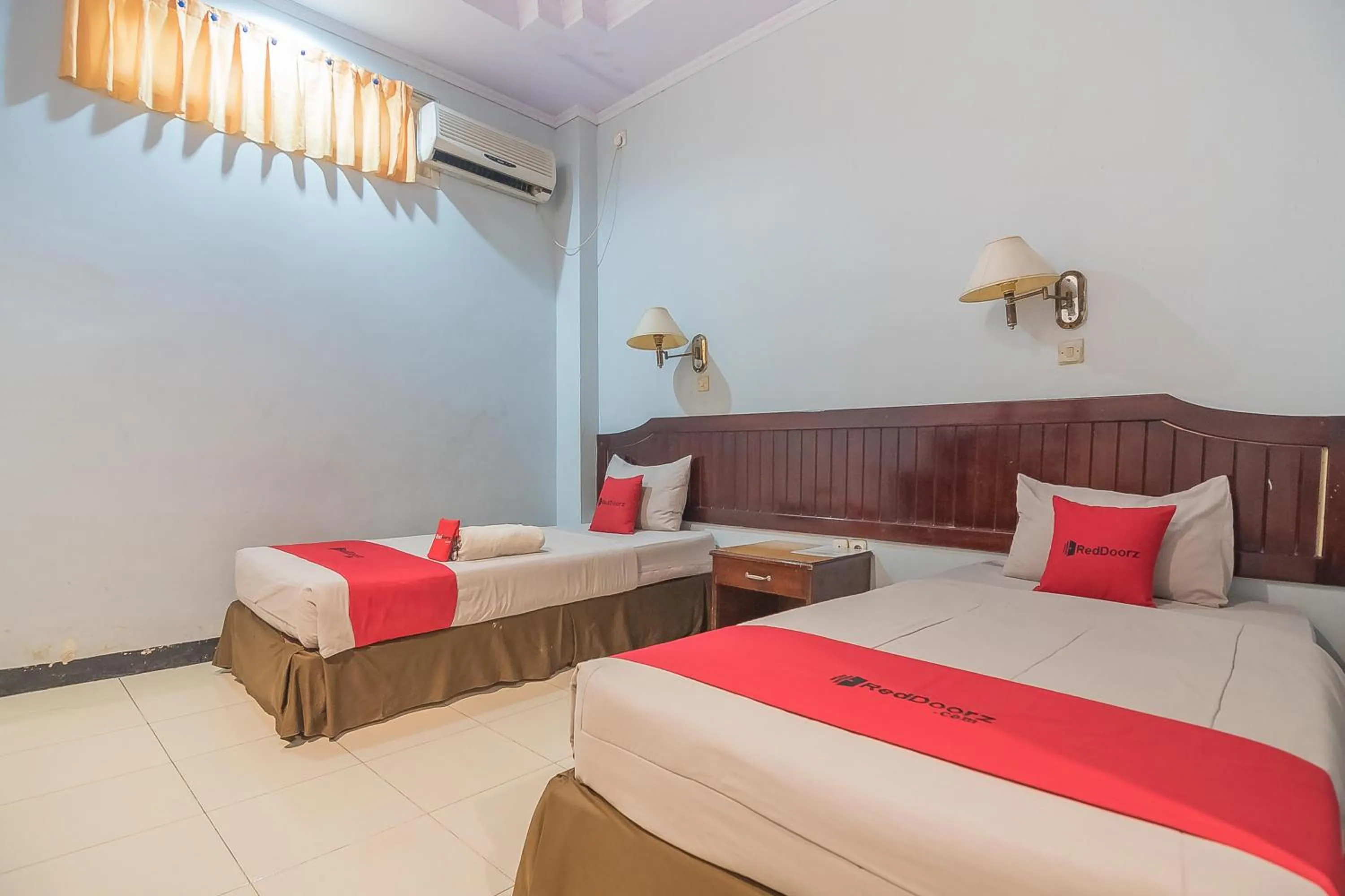 Bed in RedDoorz Syariah at Grand Taufiq Tarakan