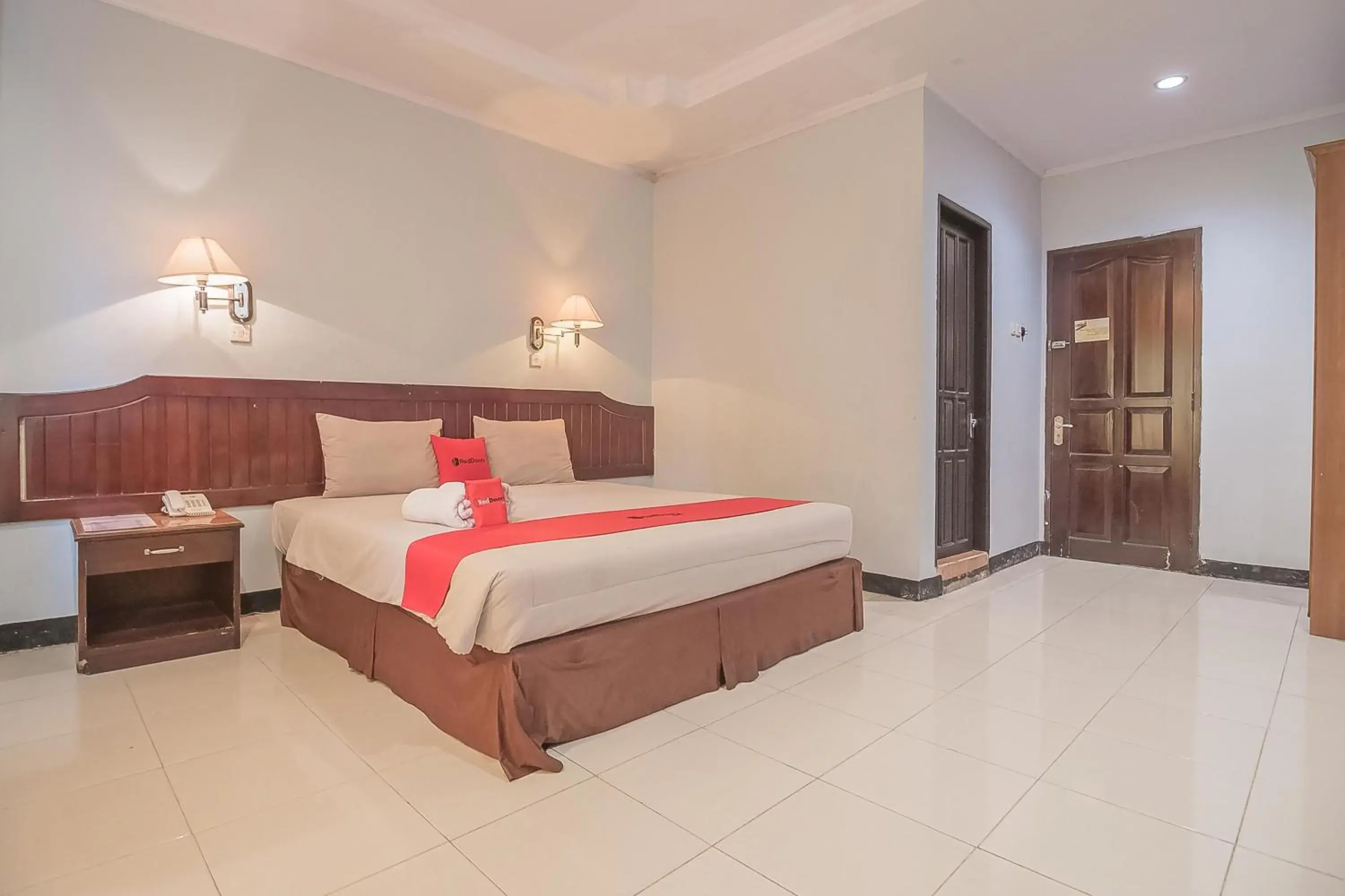 Double Room in RedDoorz Syariah at Grand Taufiq Tarakan Double Room in RedDoorz Syariah at Grand Taufiq Tarakan