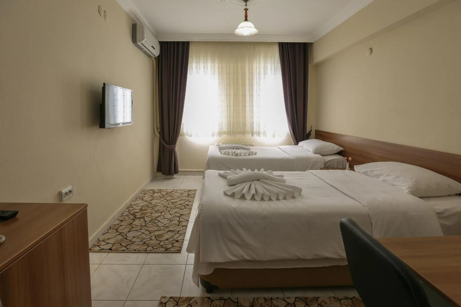 Photo of the whole room, Bed in Gizem Pansiyon