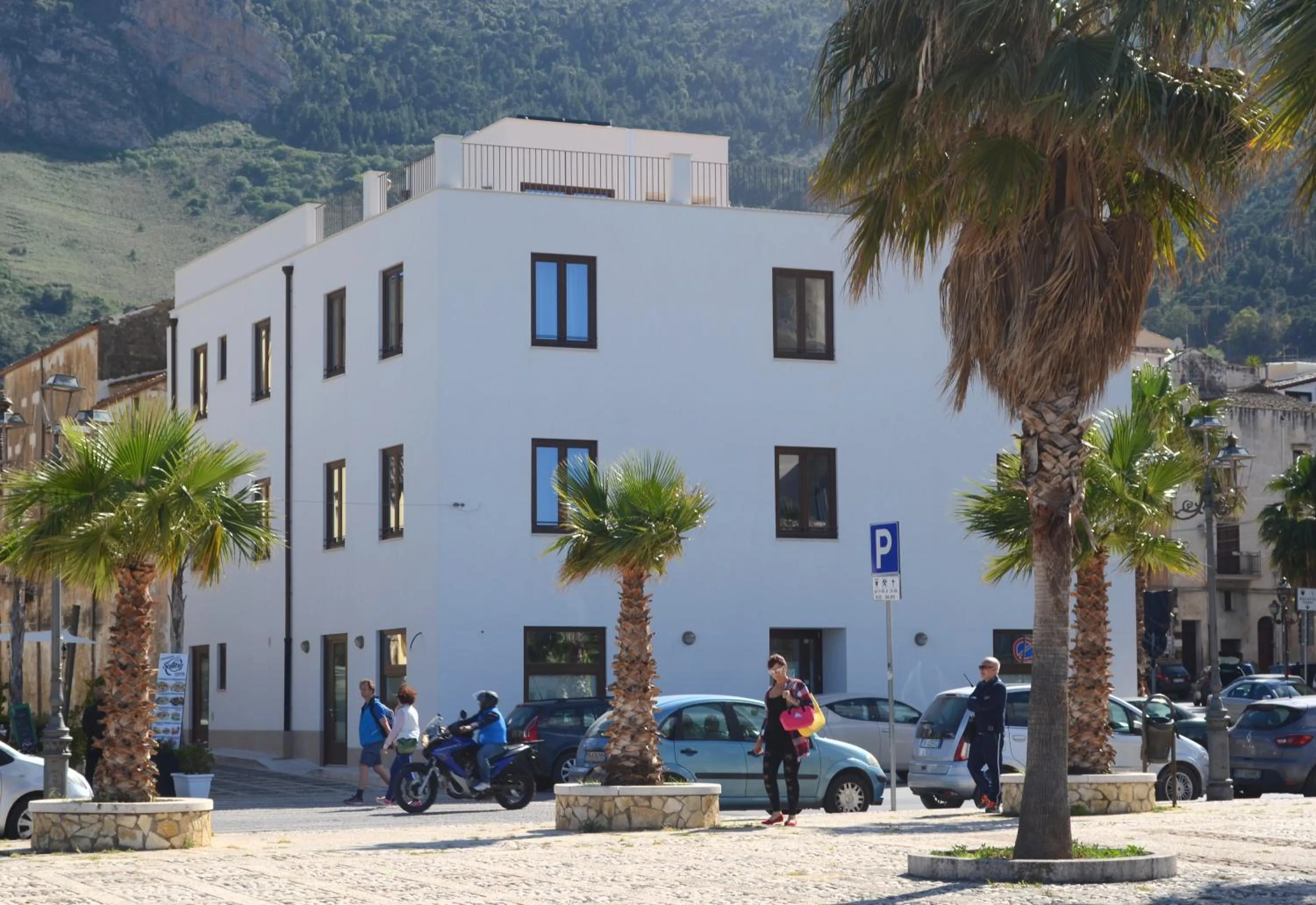 Facade/entrance in Residence Itaca