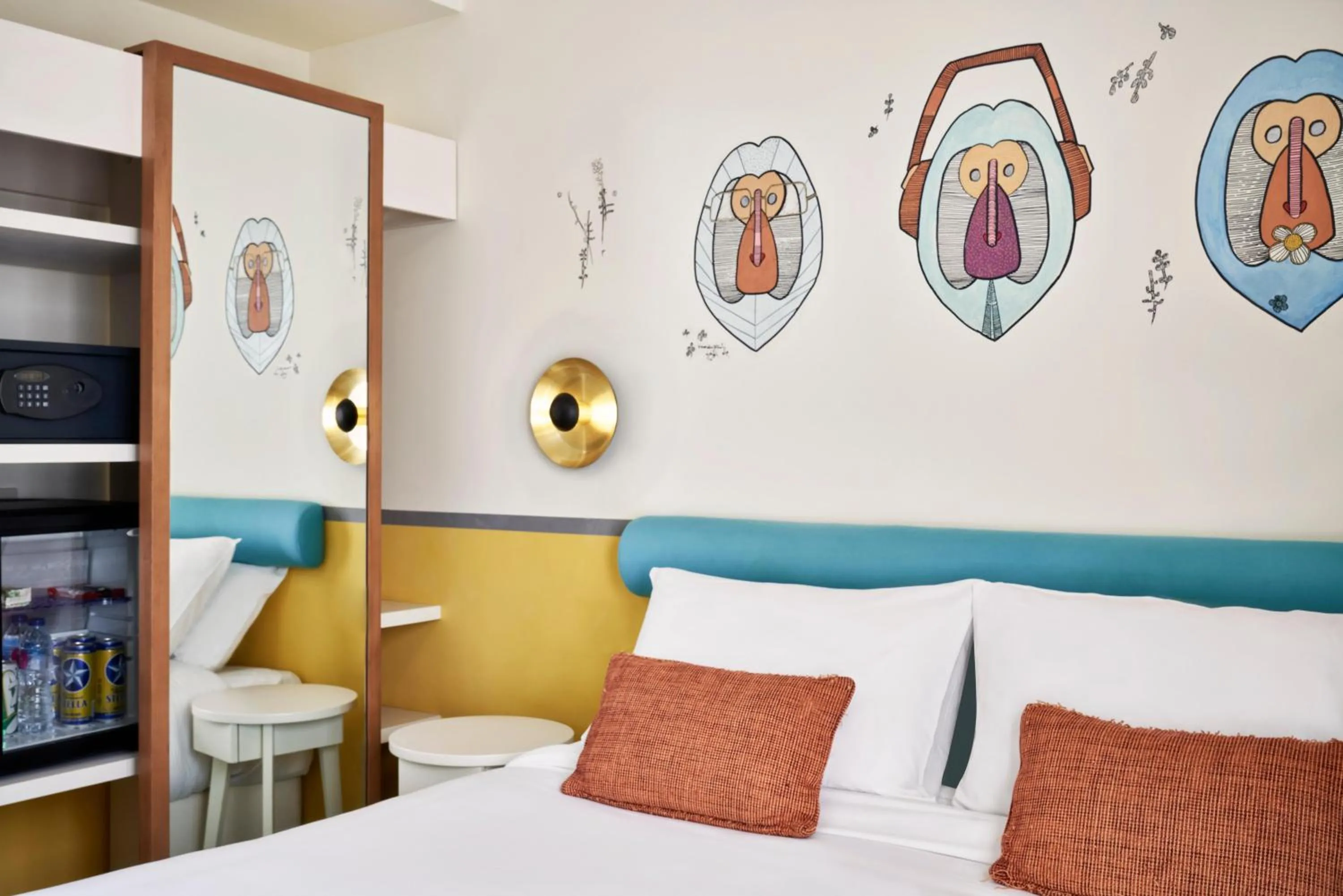 Photo of the whole room, Bed in Turtle's Inn Hotel