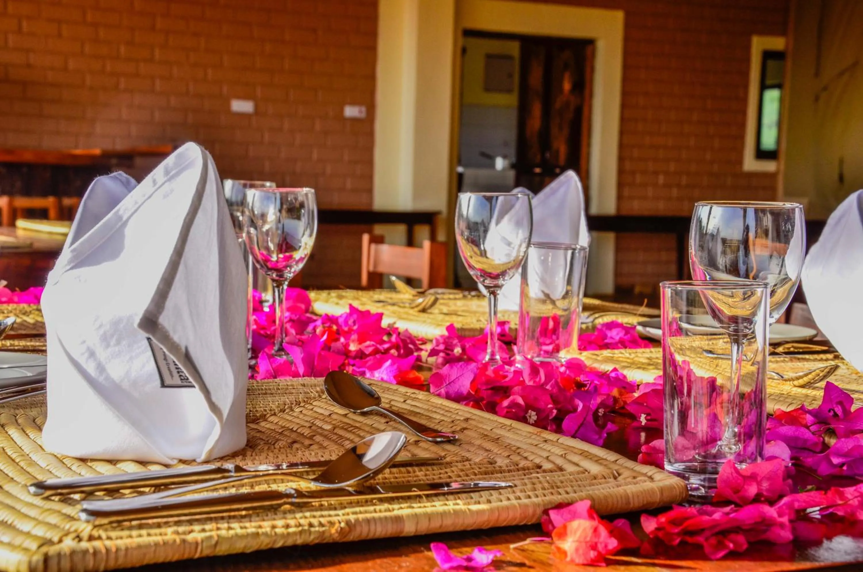 Restaurant/places to eat in Pembeni Rhotia