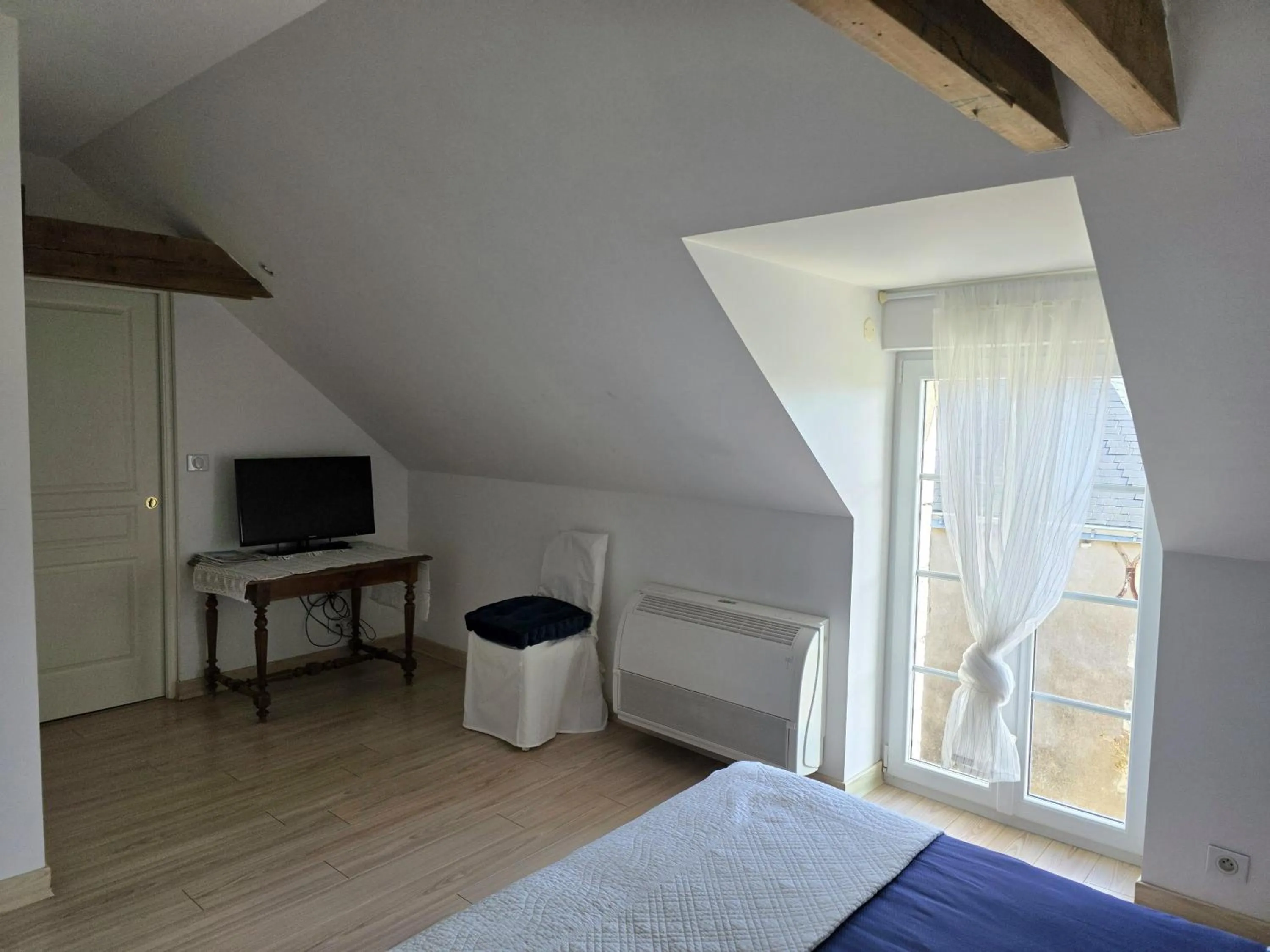 TV and multimedia, Bed in La Grouas