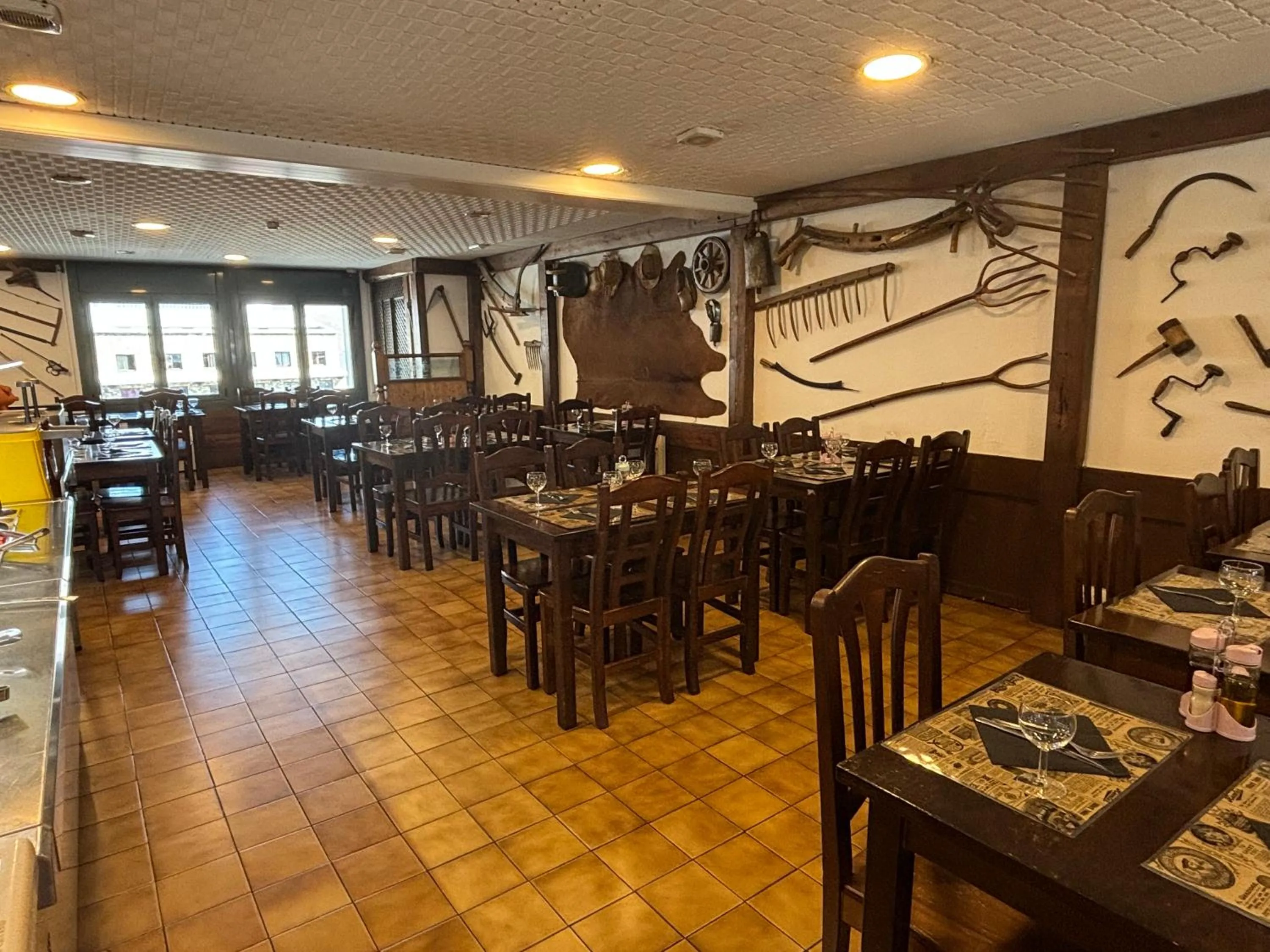 Restaurant/places to eat in Hotel Avanti