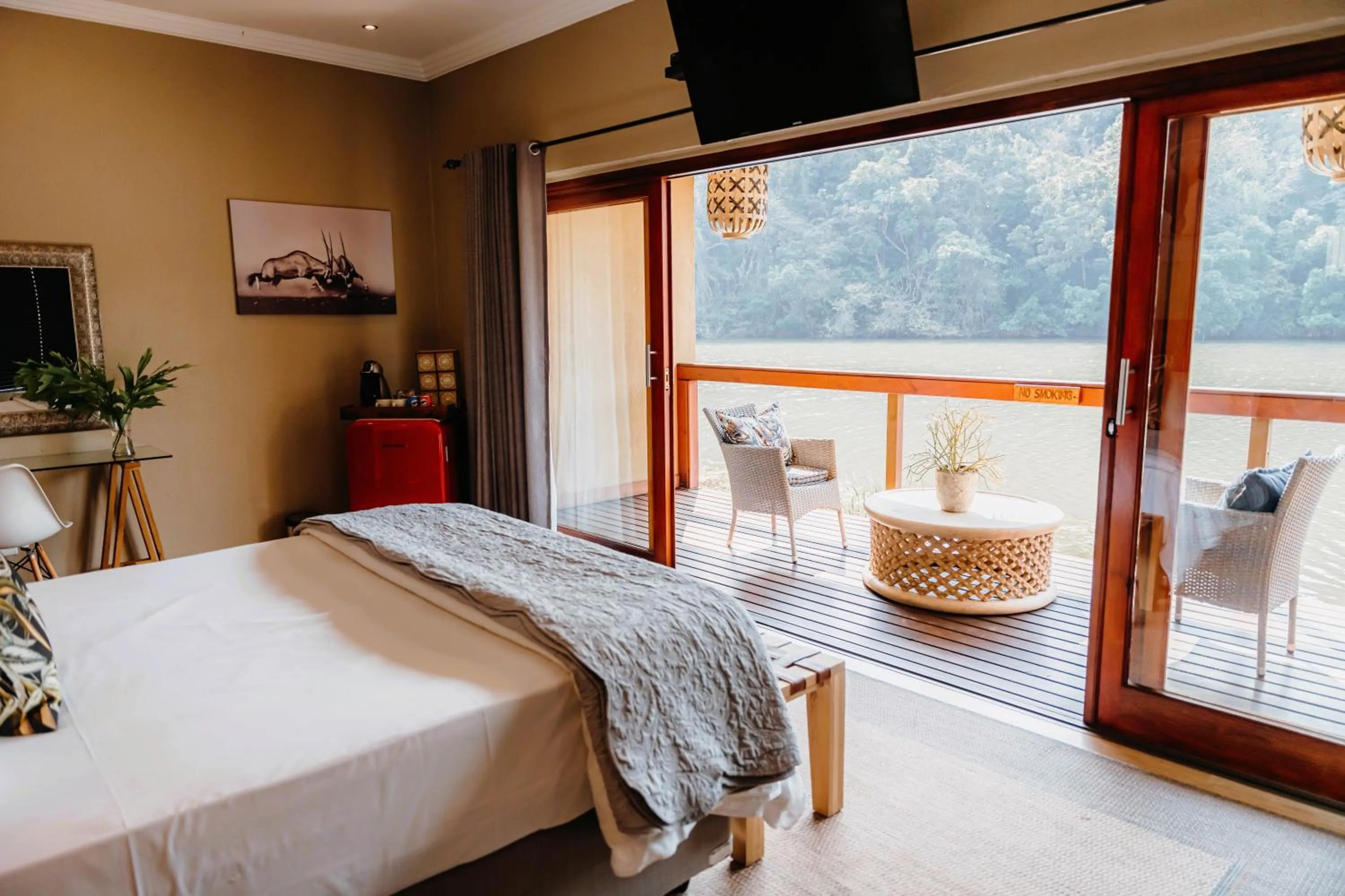 Bed in Bambuu Lakeside Lodge