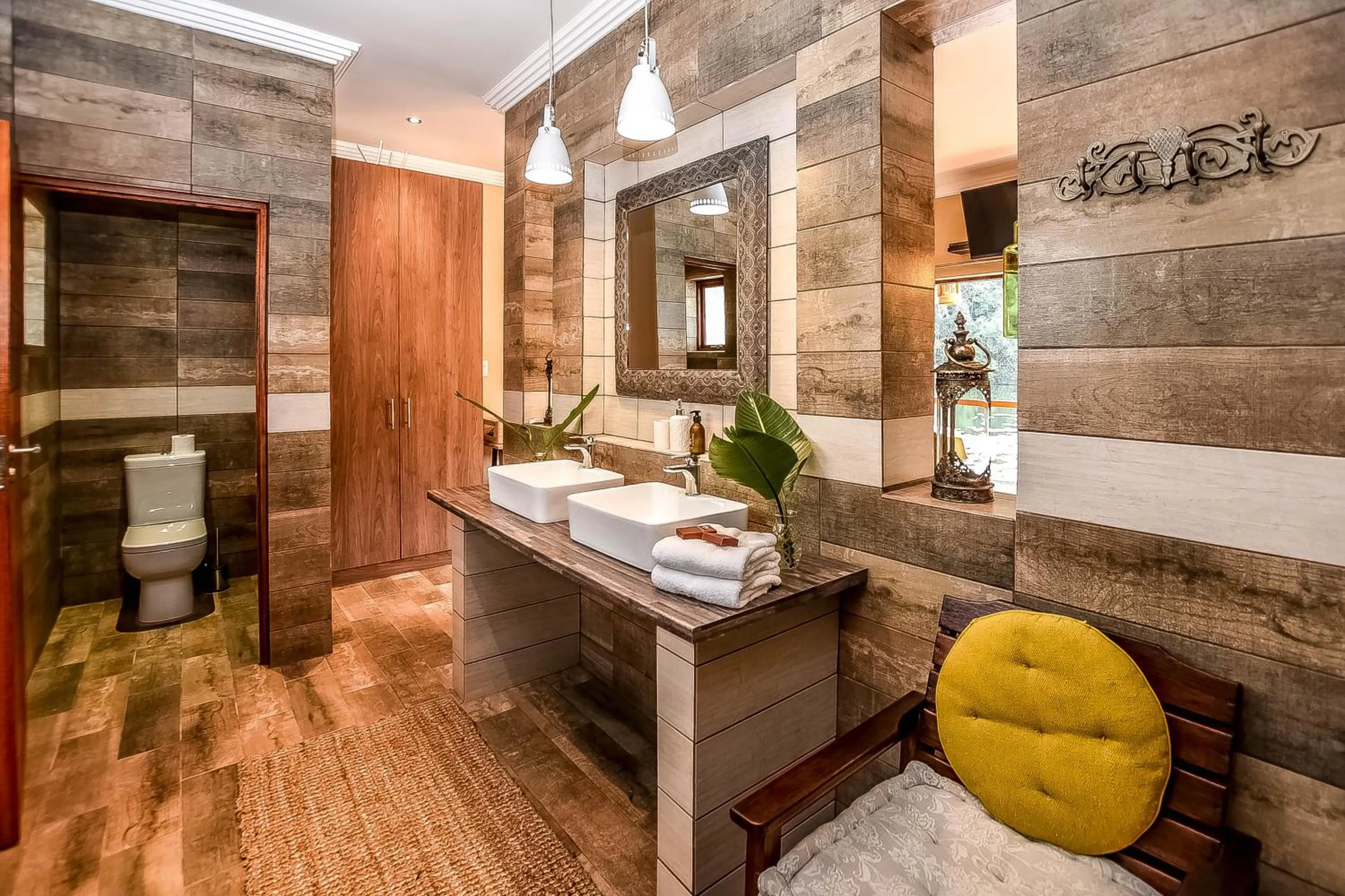 Toilet in Bambuu Lakeside Lodge