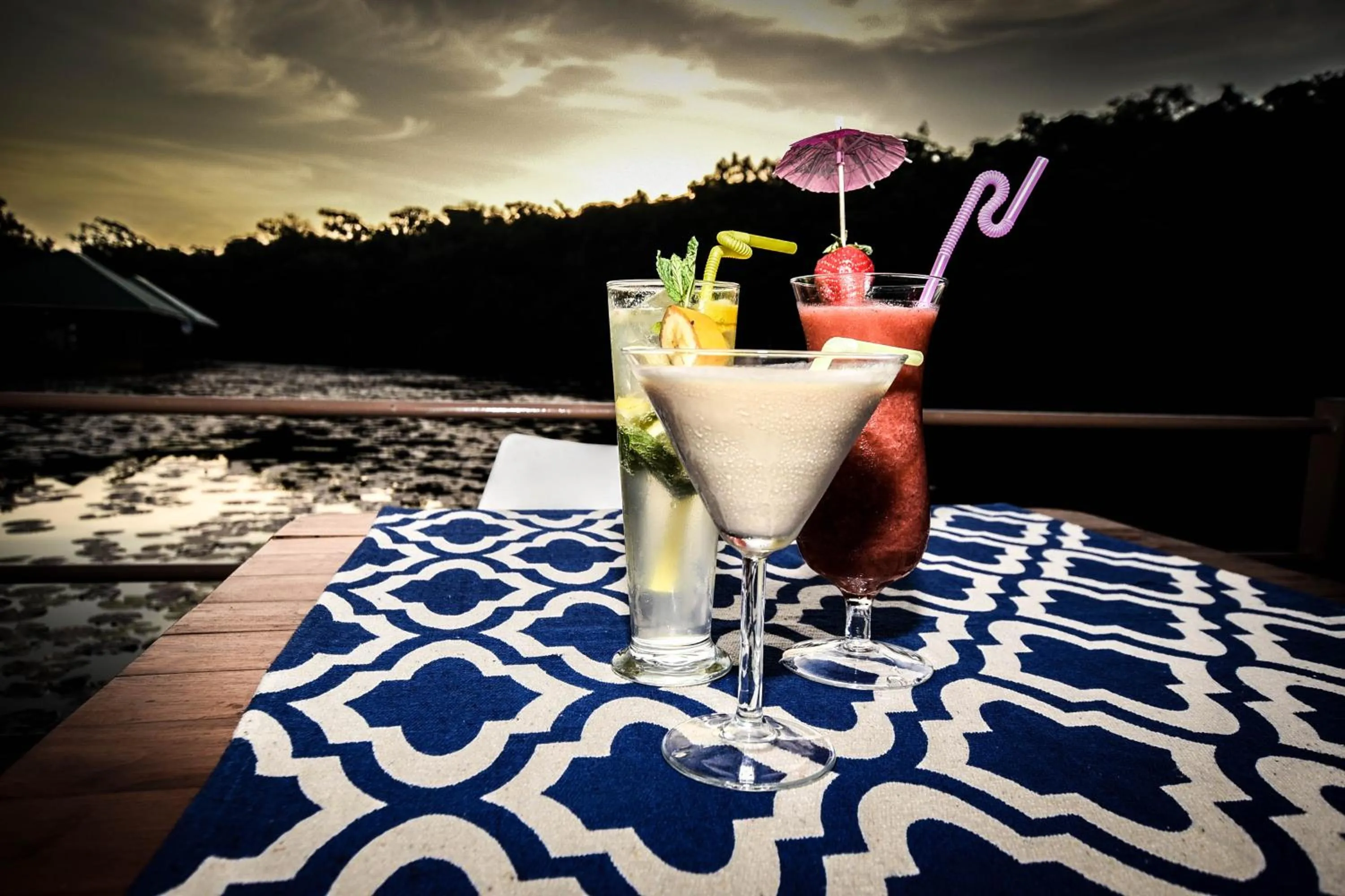 Alcoholic drinks in Bambuu Lakeside Lodge