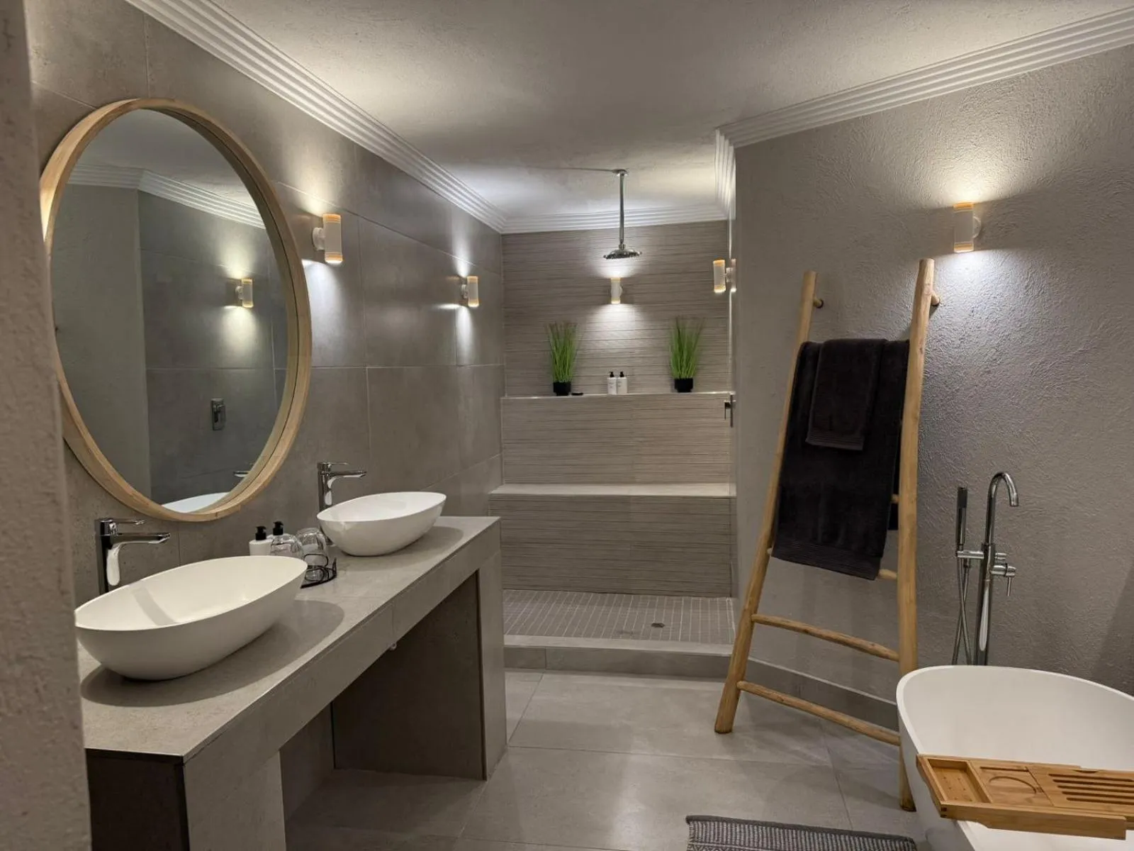 Bambuu Lakeside Lodge