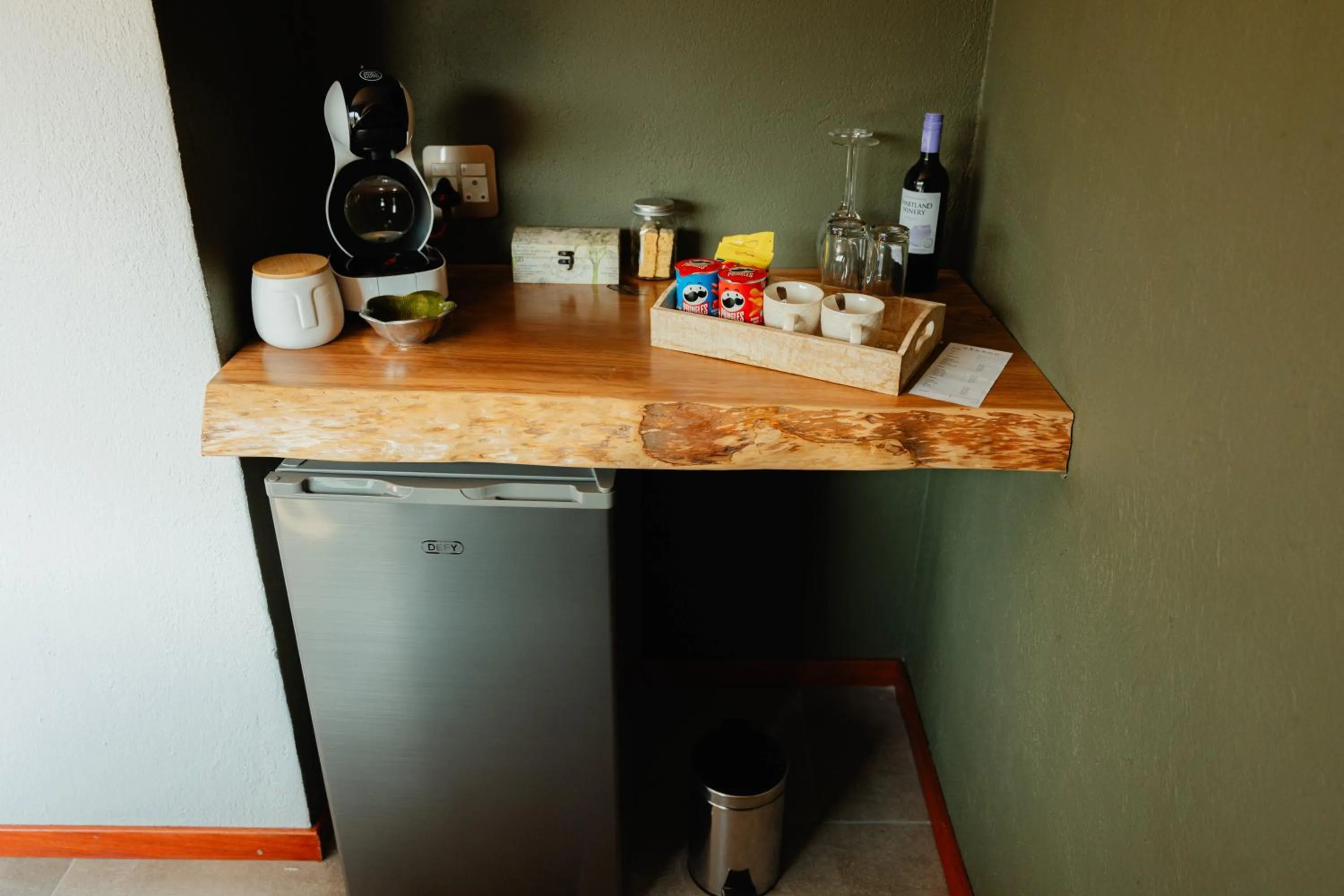 Coffee/tea facilities in Bambuu Lakeside Lodge