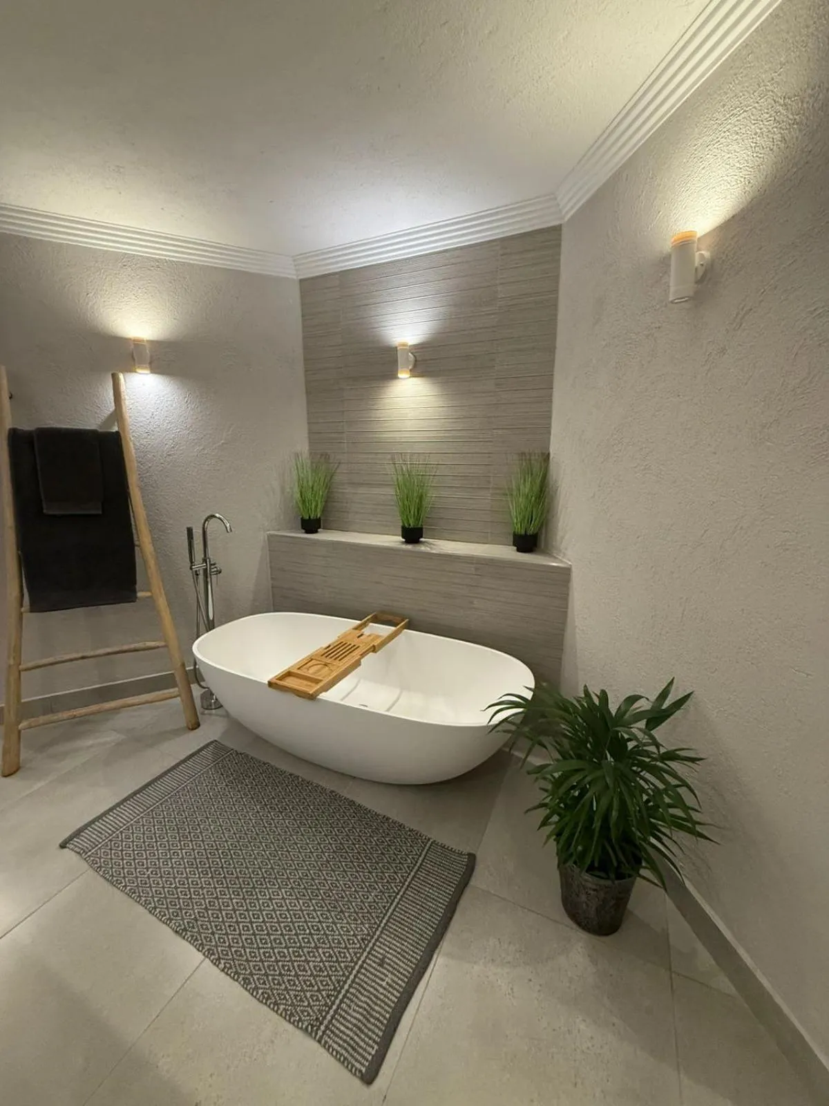 Bambuu Lakeside Lodge