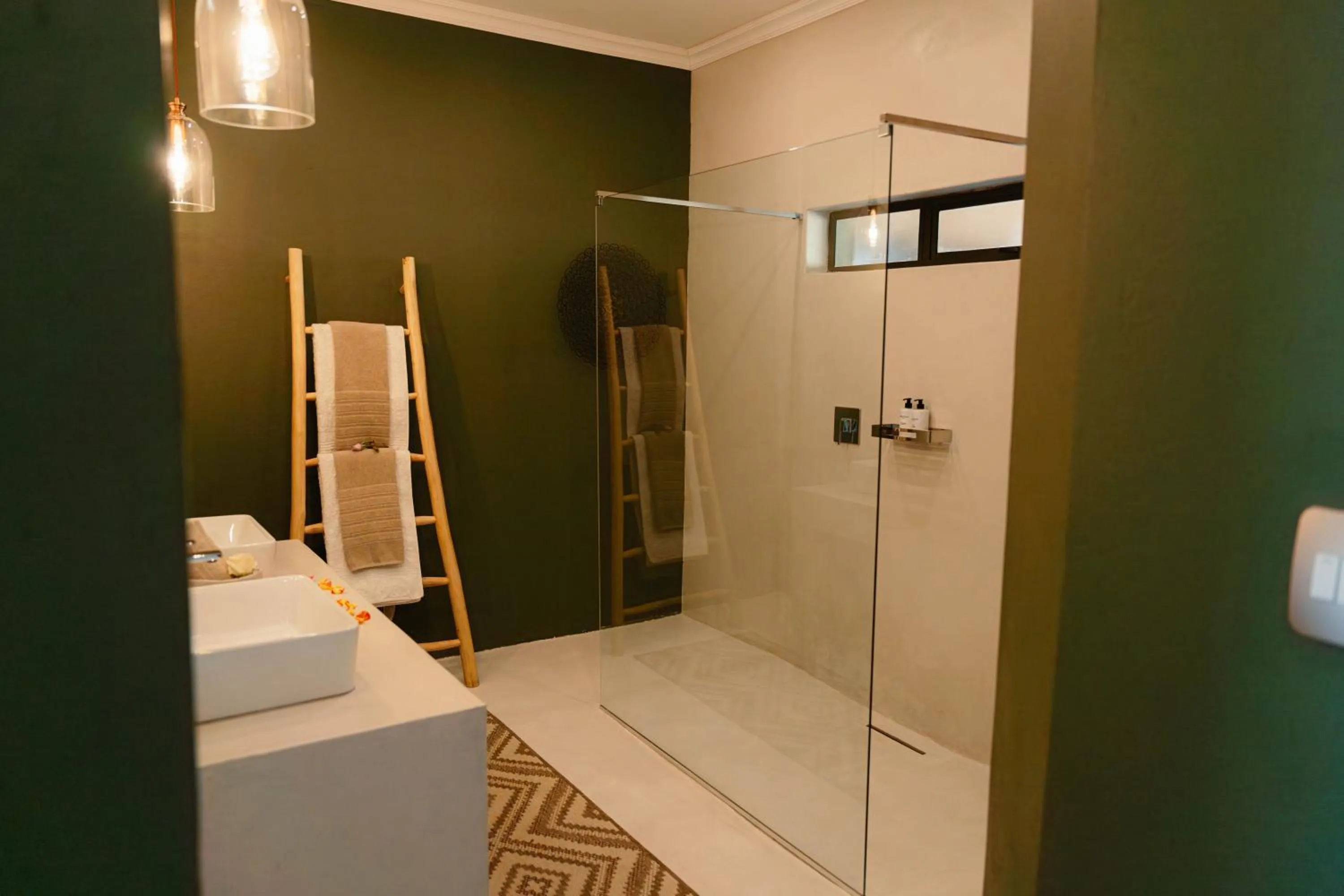 Bathroom in Bambuu Lakeside Lodge