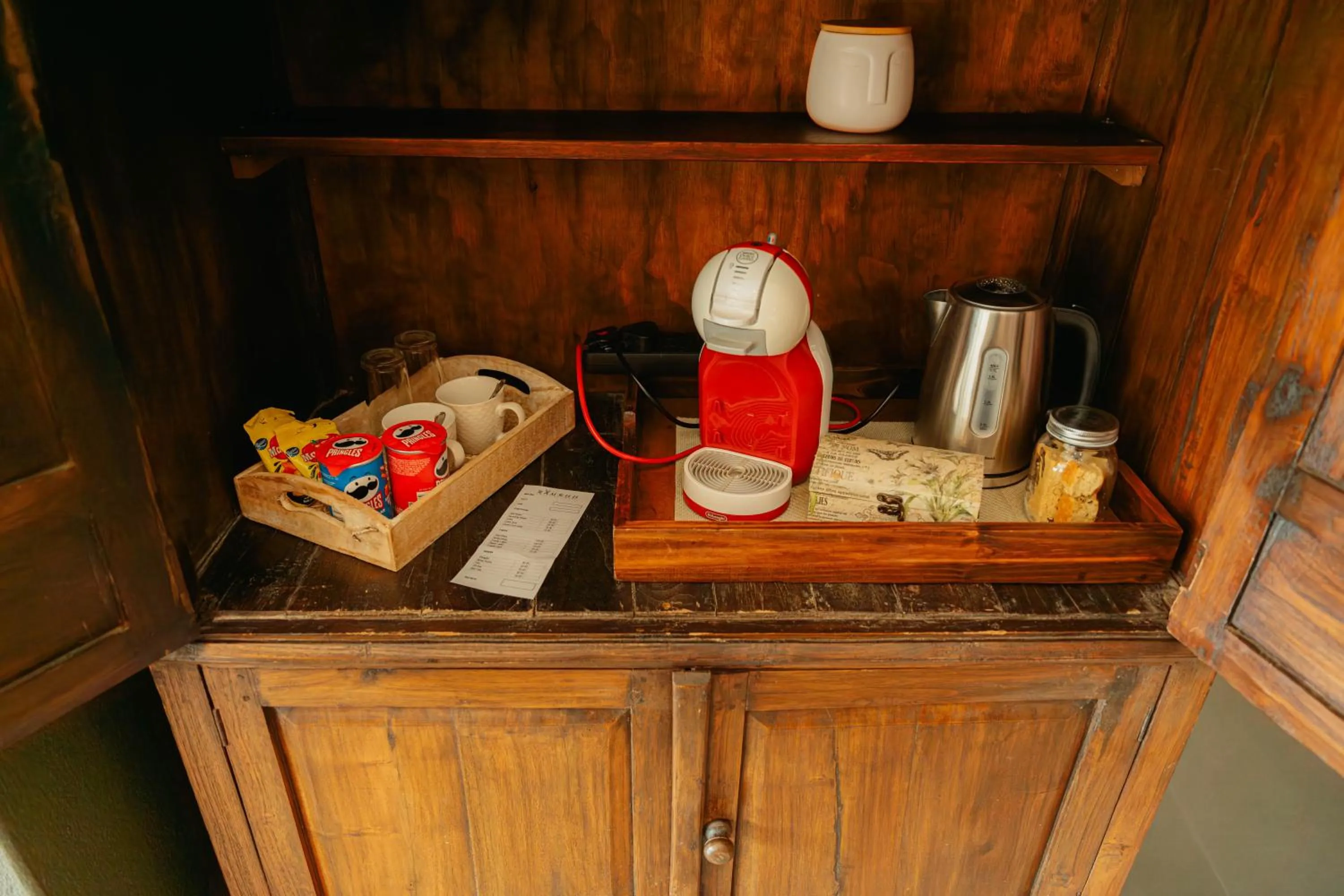 Coffee/tea facilities in Bambuu Lakeside Lodge