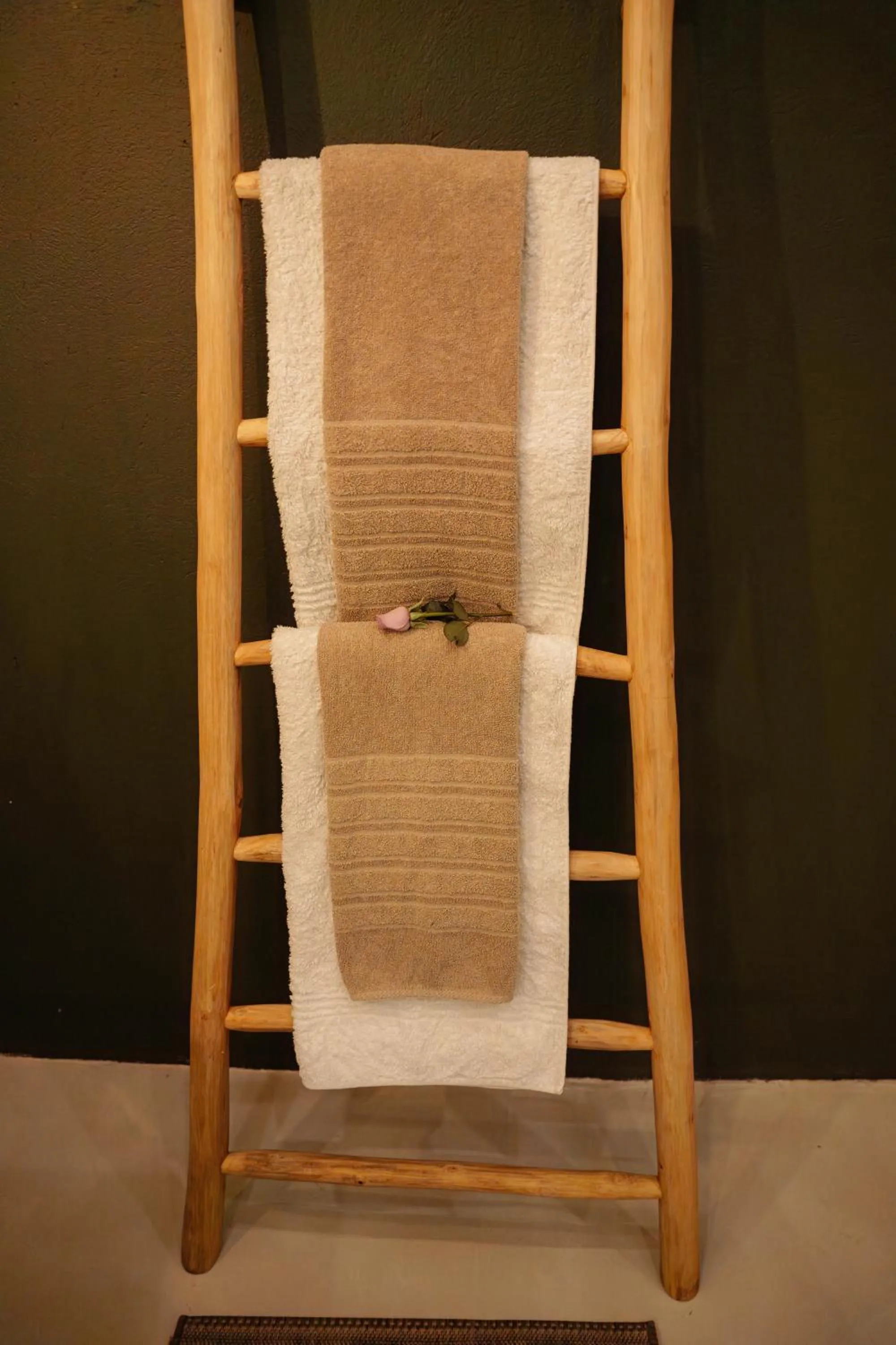 towels in Bambuu Lakeside Lodge