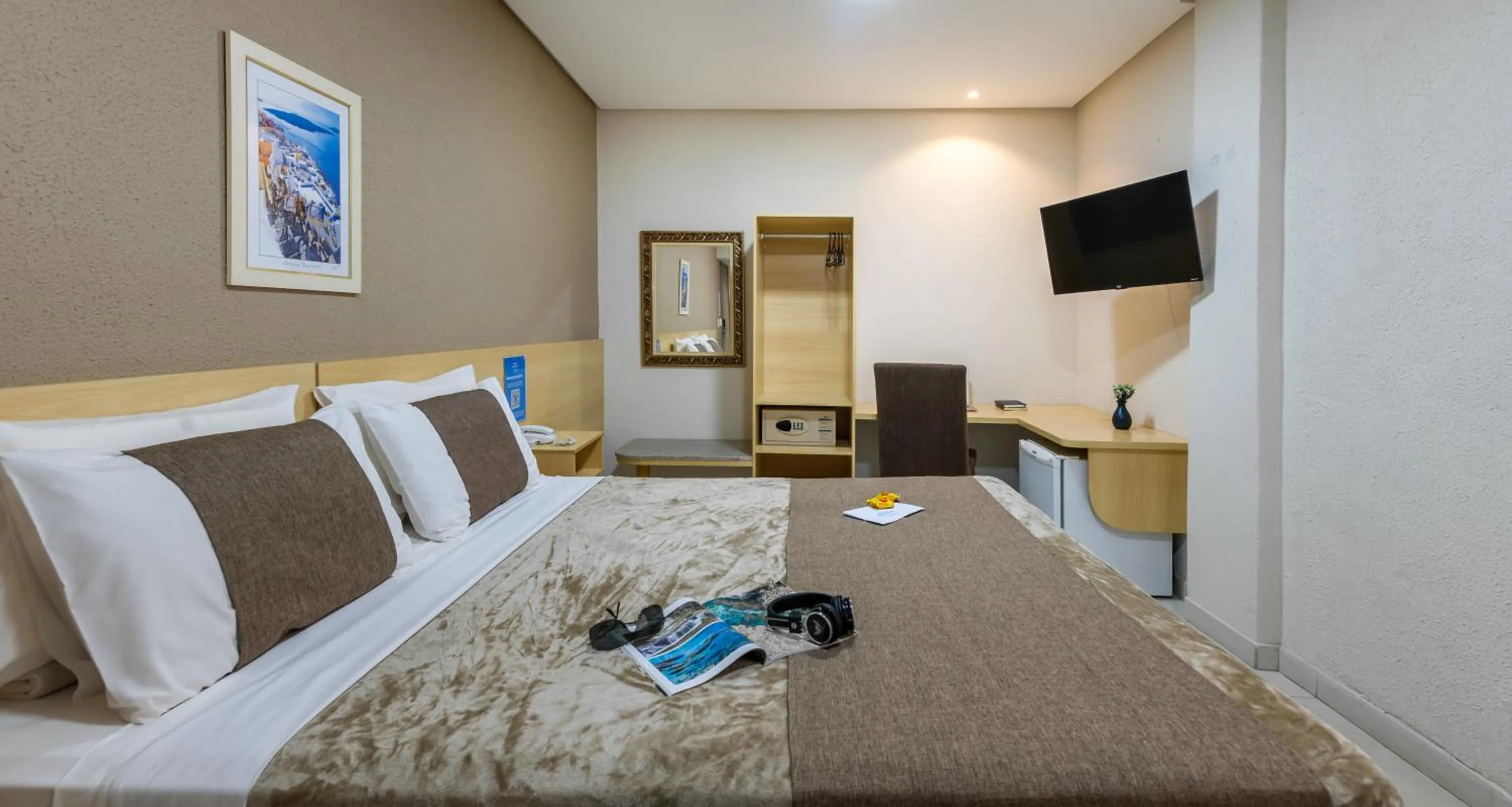 Bed in Hotel Olympia