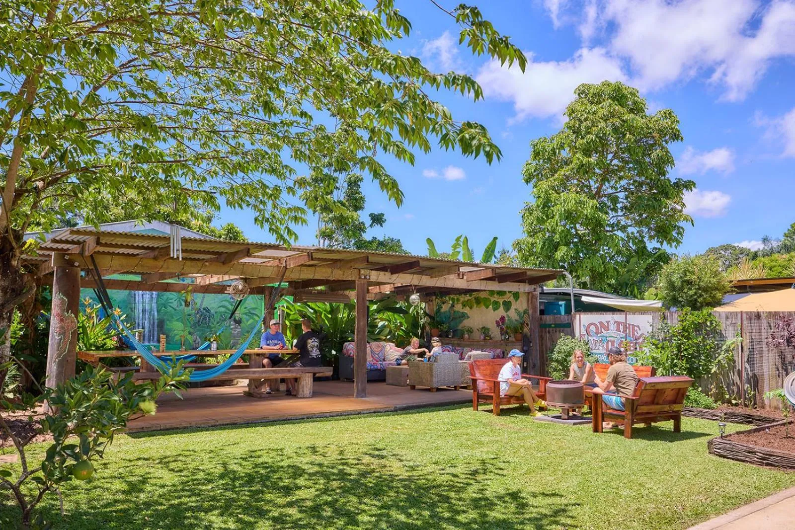 Communal lounge/ TV room in On The Wallaby Eco Lodge