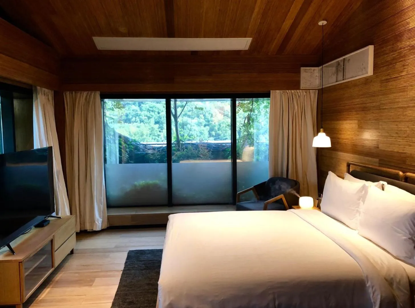 Mountain view, Bed in The Nook Hotel Hangzhou - A design hotel, 20 mins to West Lake and Lingyin Temple