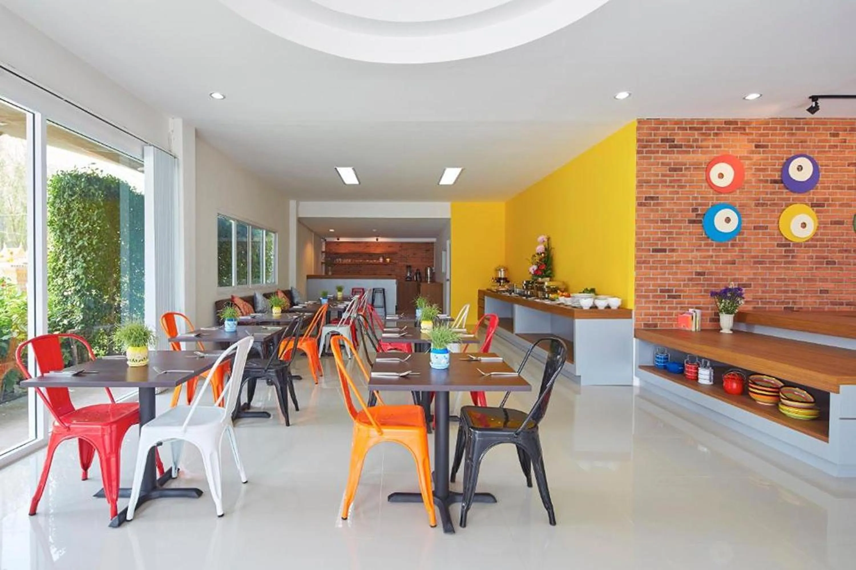 Restaurant/places to eat in Nano Place Hotel