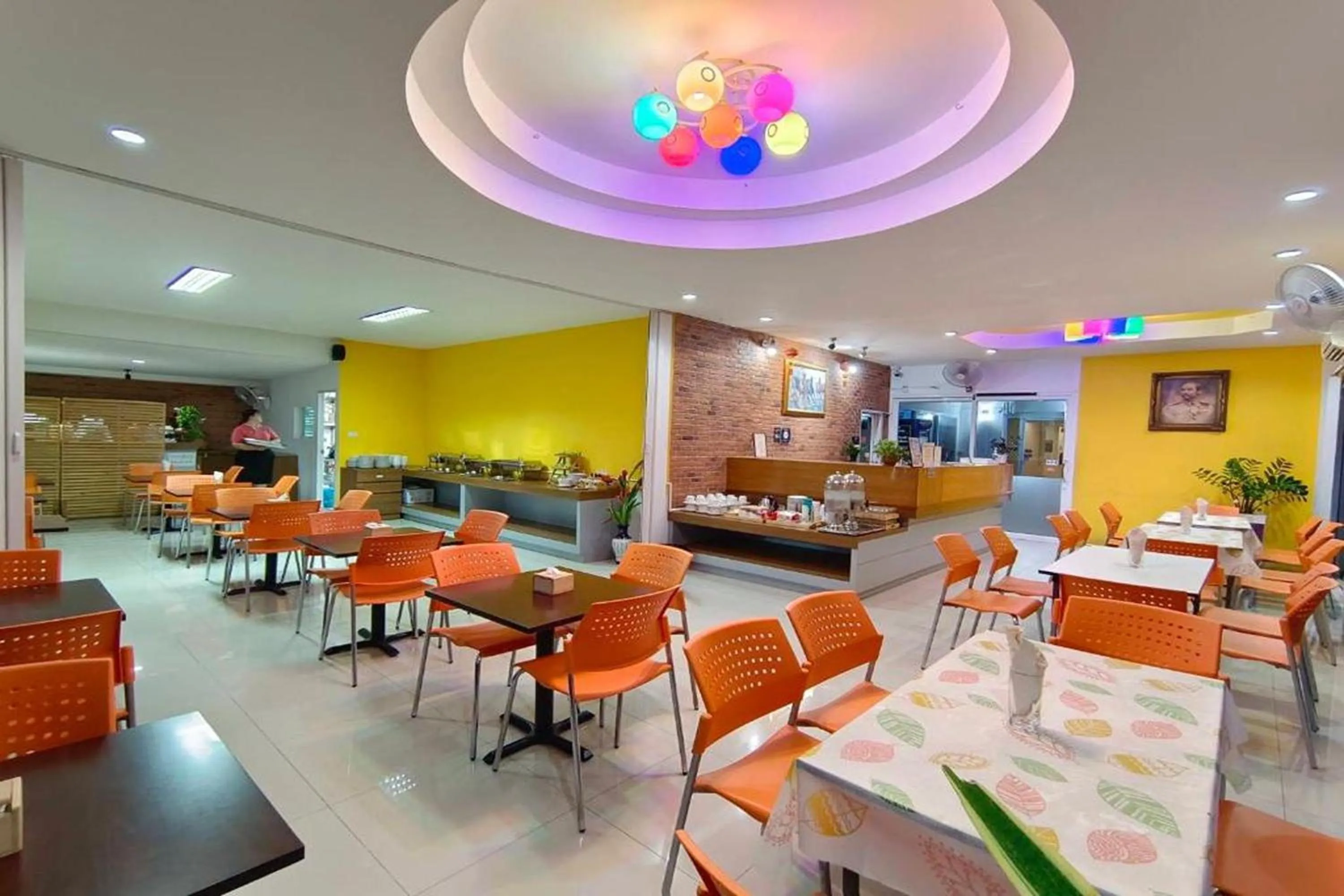Restaurant/places to eat in Nano Place Hotel
