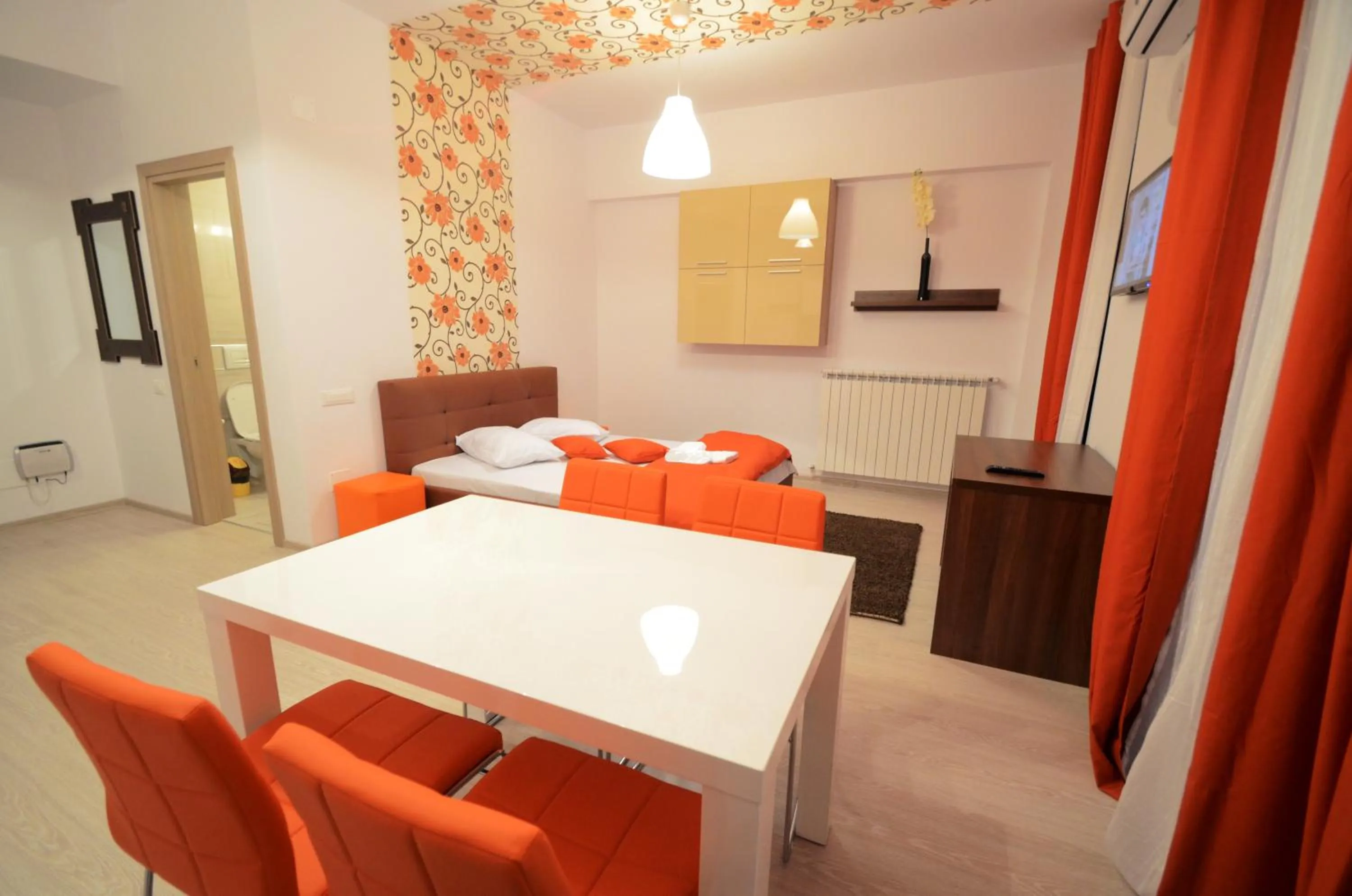 Photo of the whole room, Bed in Uptown Residence Apartments