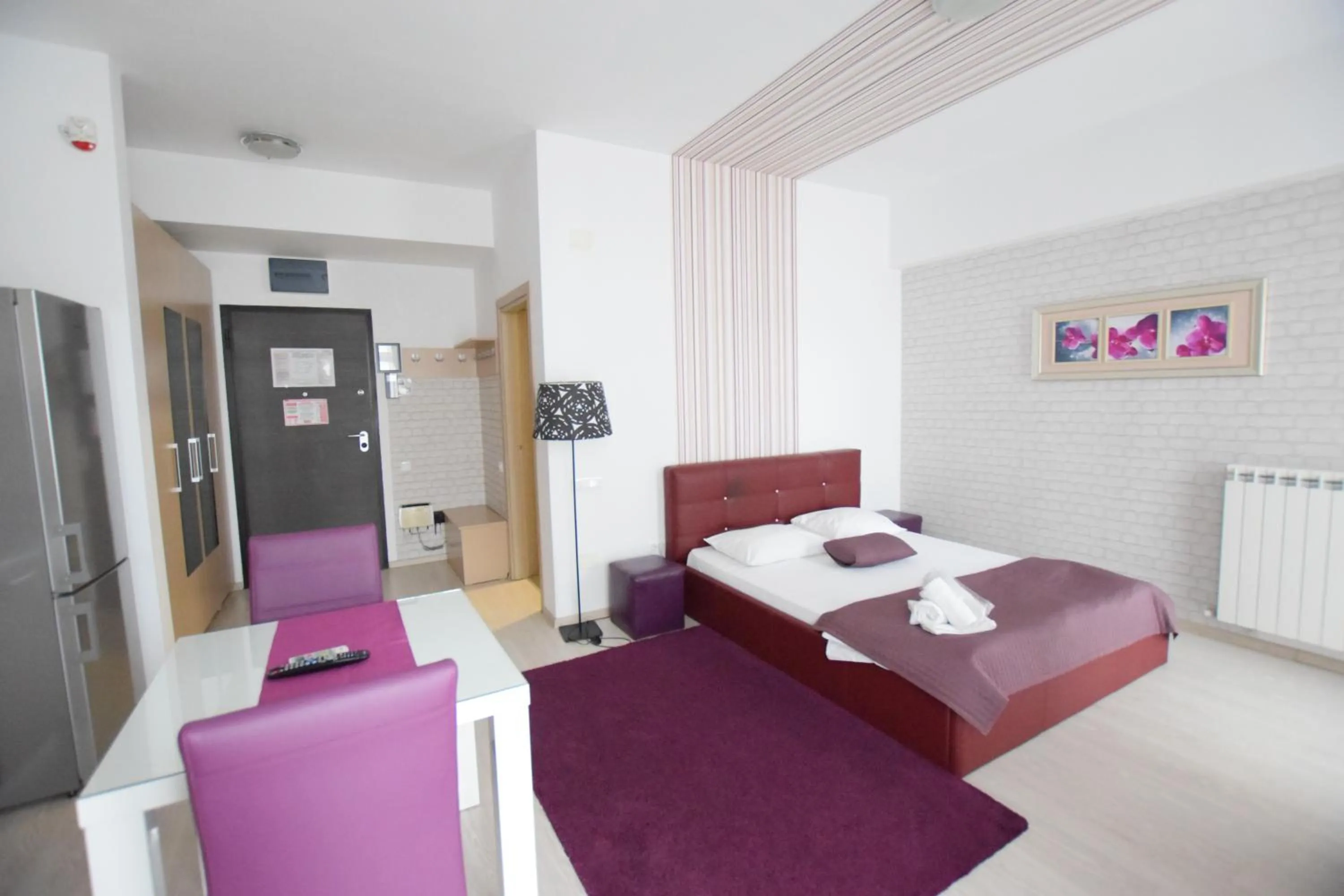 Photo of the whole room, Bed in Uptown Residence Apartments