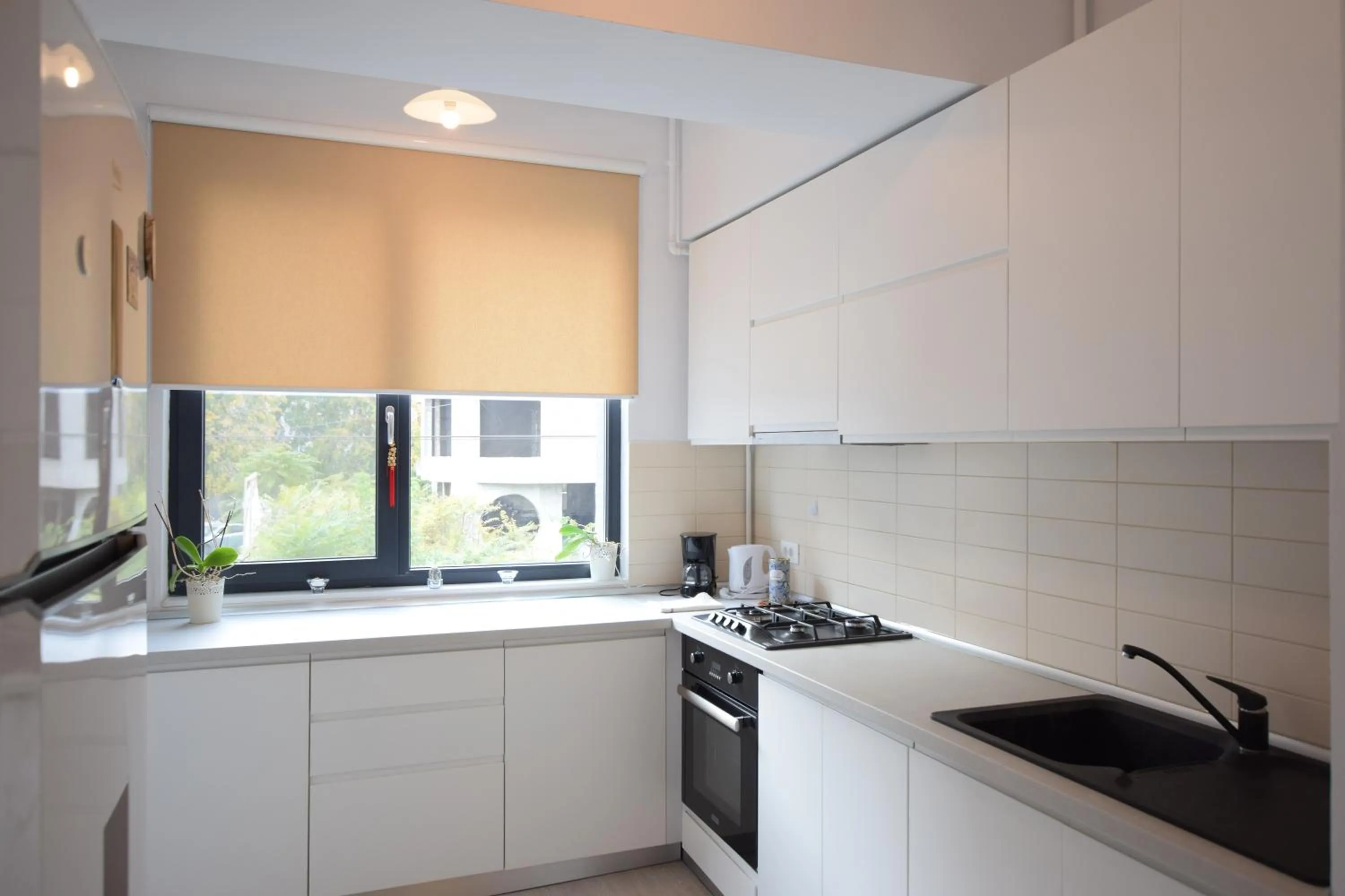 Kitchen or kitchenette in Uptown Residence Apartments