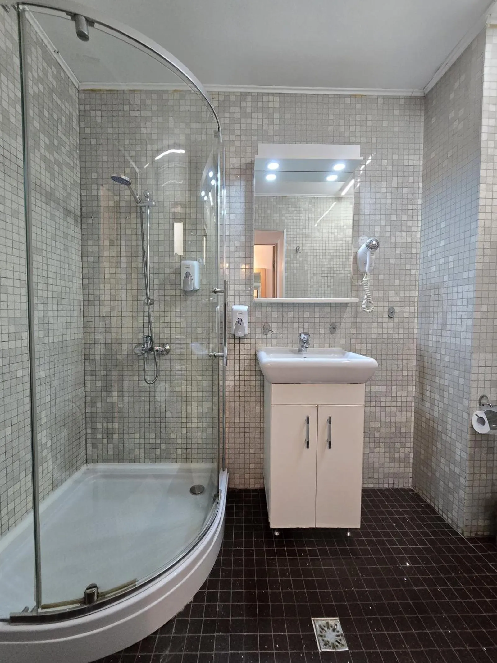 Shower in Decebal Residence Apartments