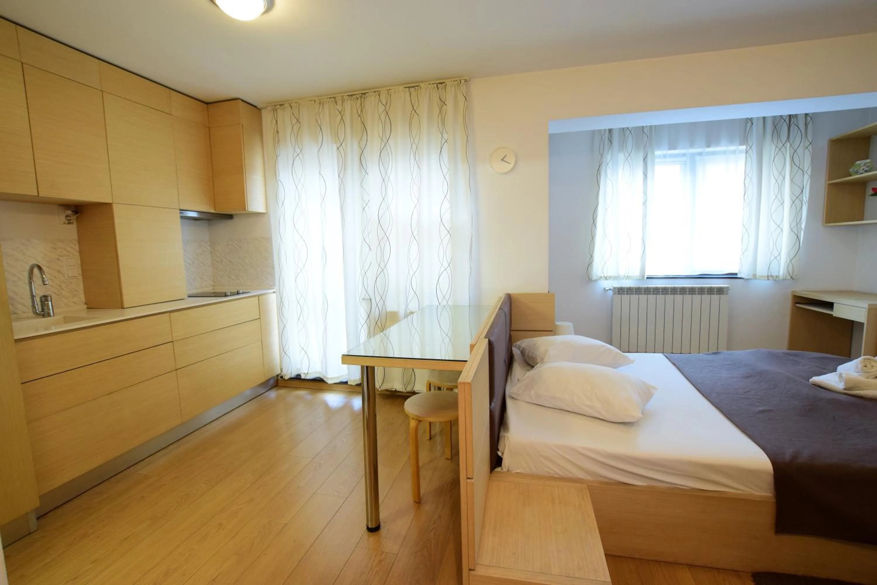 Photo of the whole room, Bed in Decebal Residence Apartments