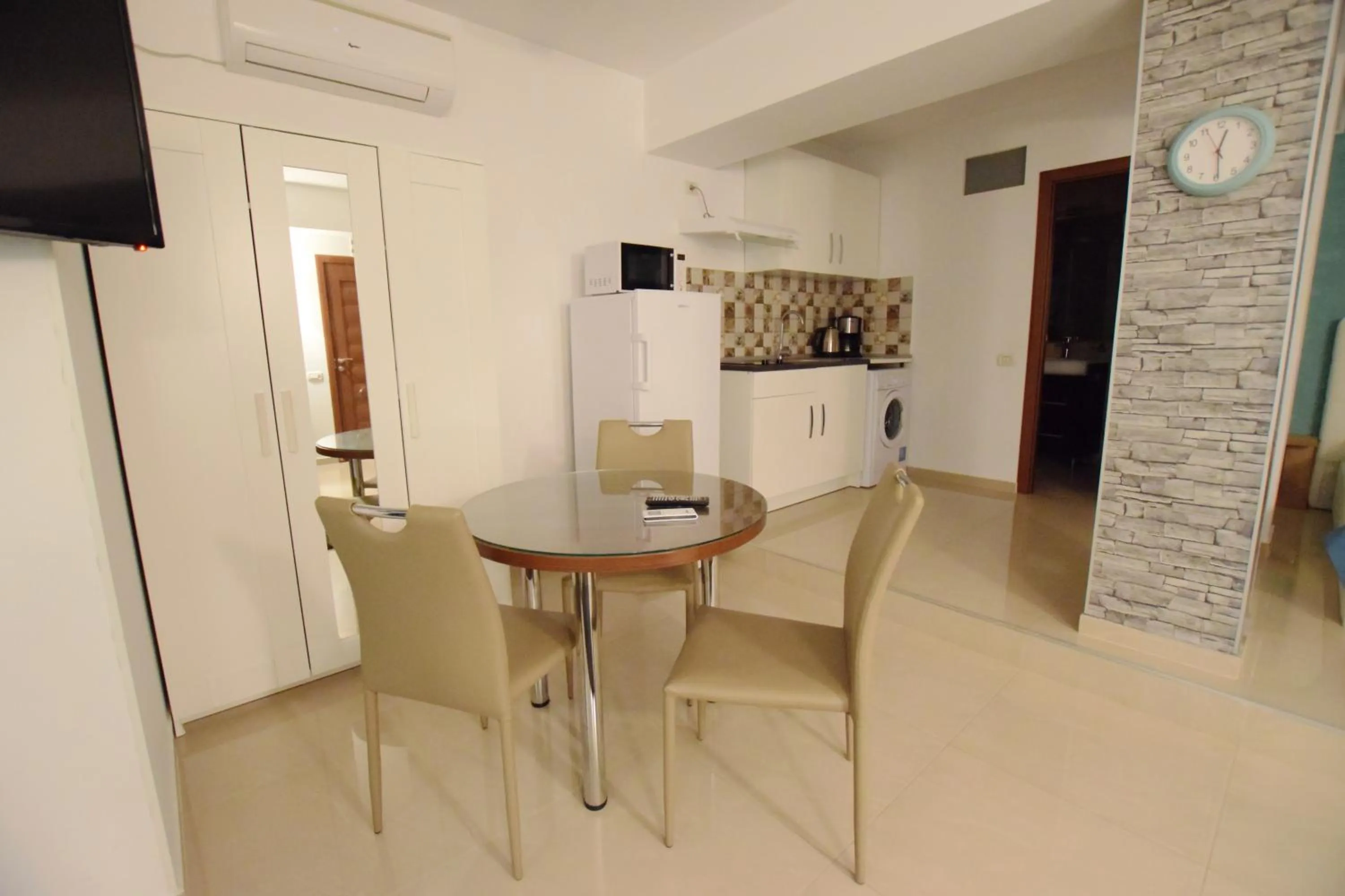 Kitchen or kitchenette in Decebal Residence Apartments