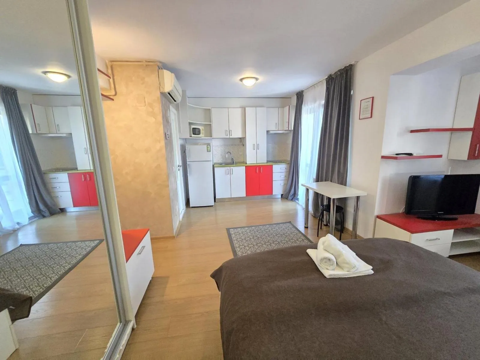 TV and multimedia, Bed in Decebal Residence Apartments