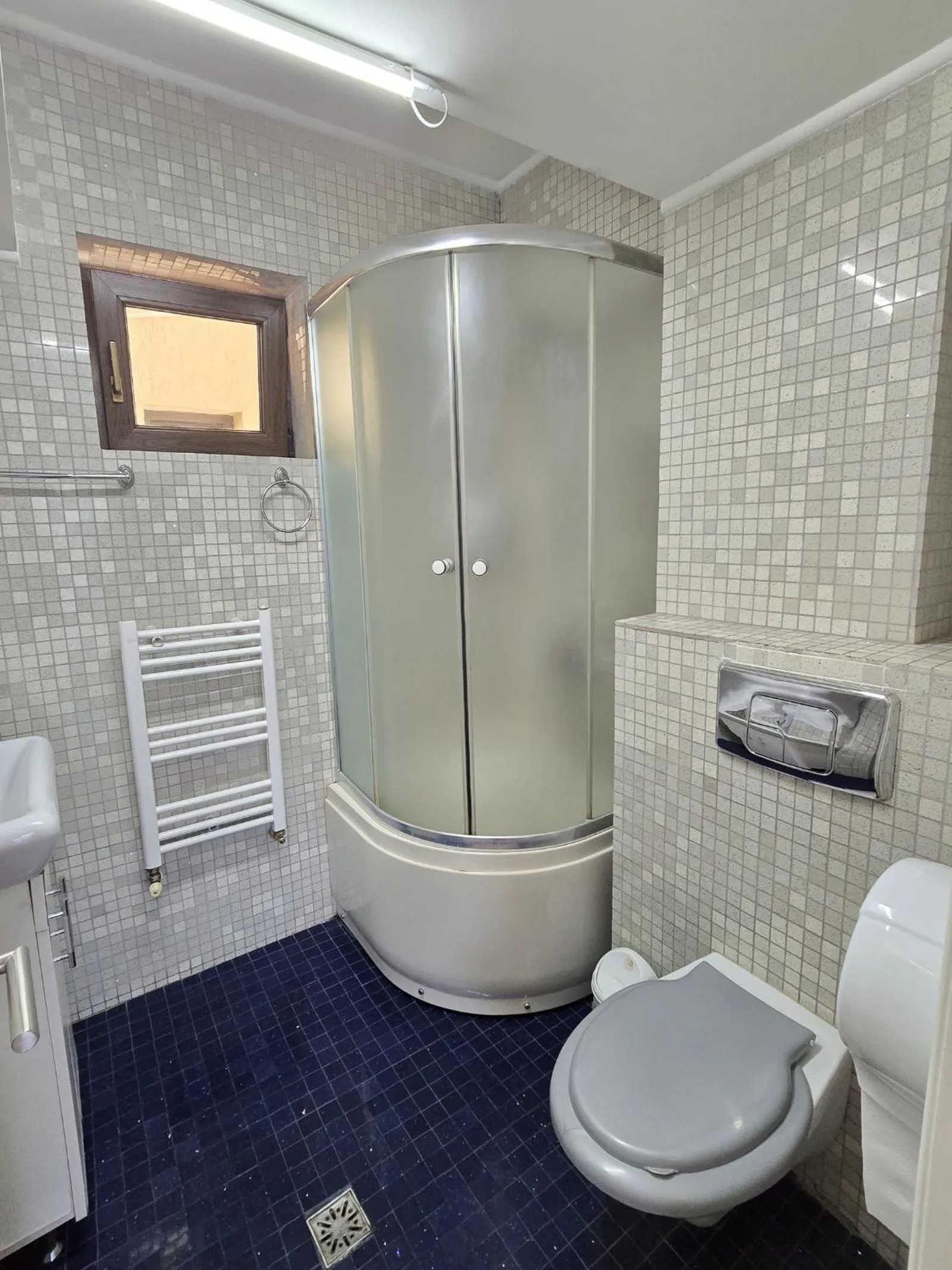 Shower in Decebal Residence Apartments