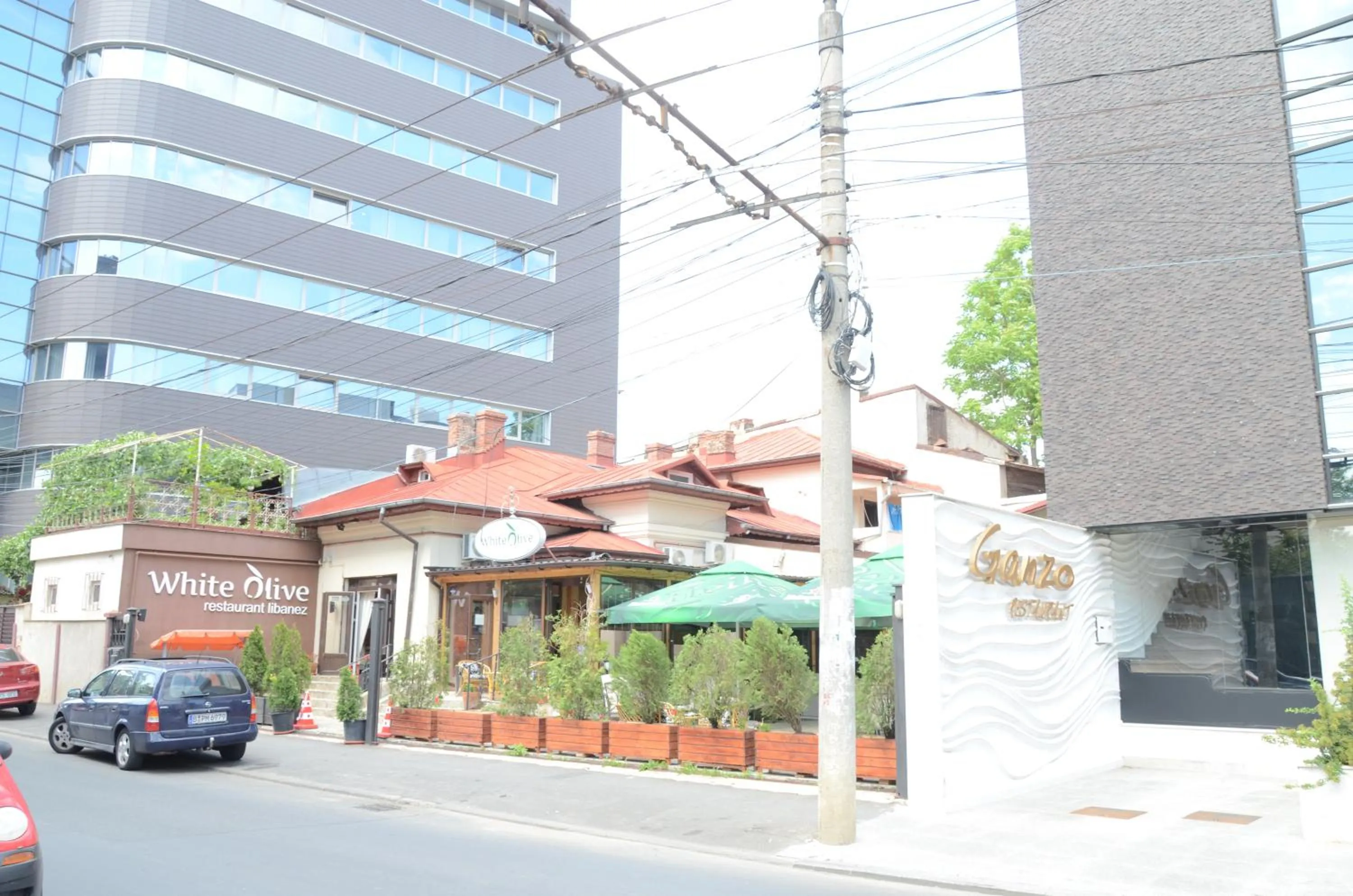 Restaurant/places to eat in Decebal Residence Apartments