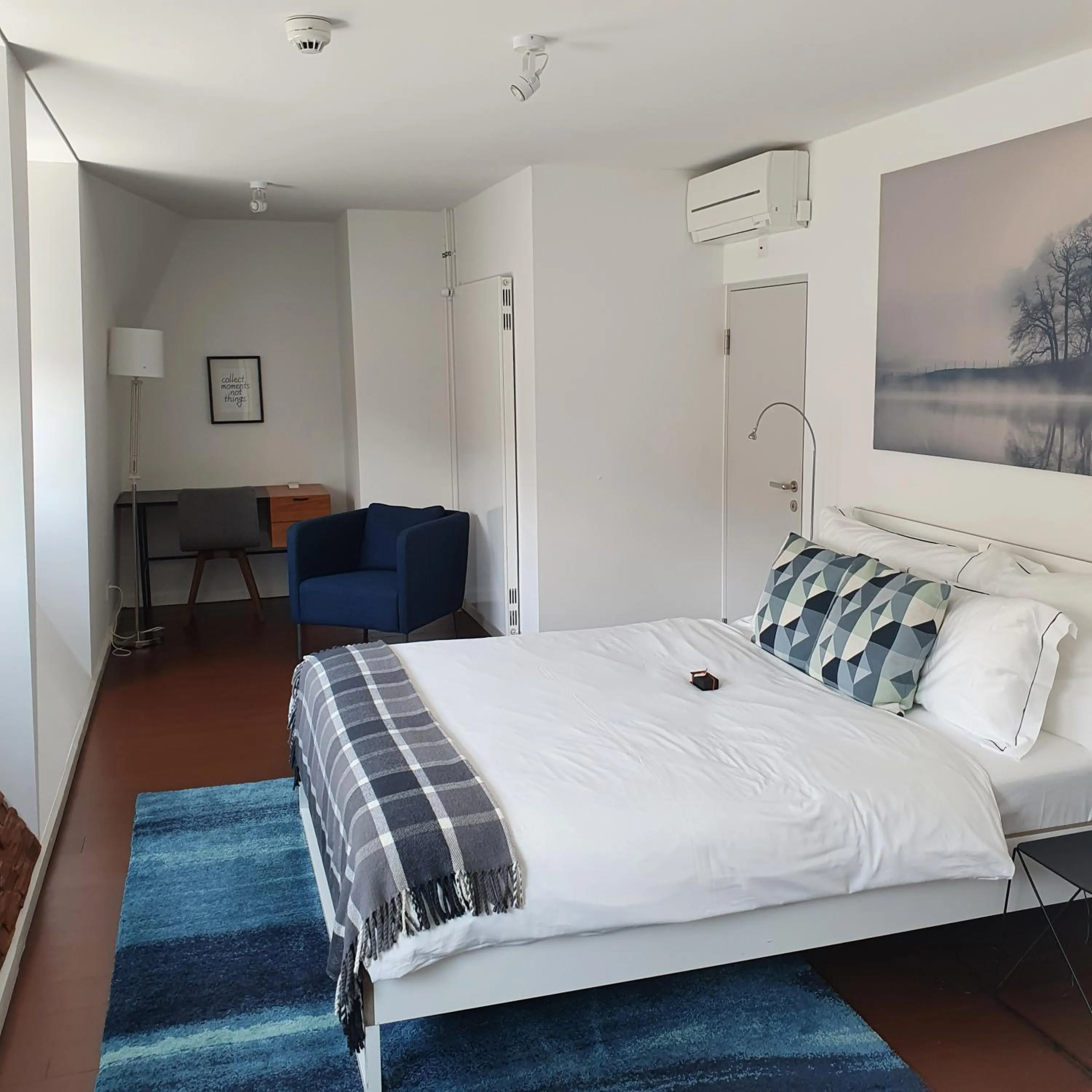 Bed in Top City Center Apartments location next to Lion Monument