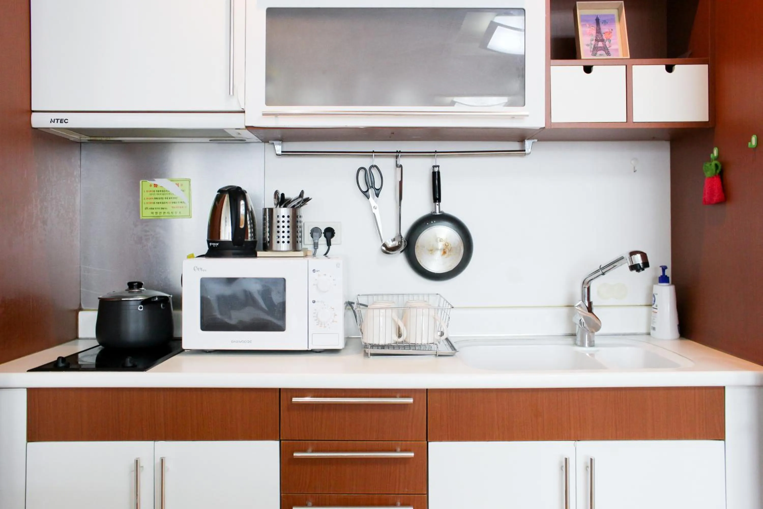 Dining area, Kitchen/Kitchenette in Sam Stay Hongdae